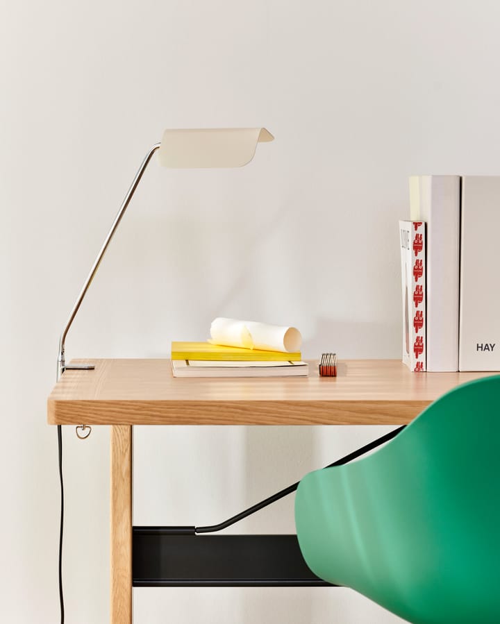 Apex Clip skrivebordslampe, Oyster white HAY