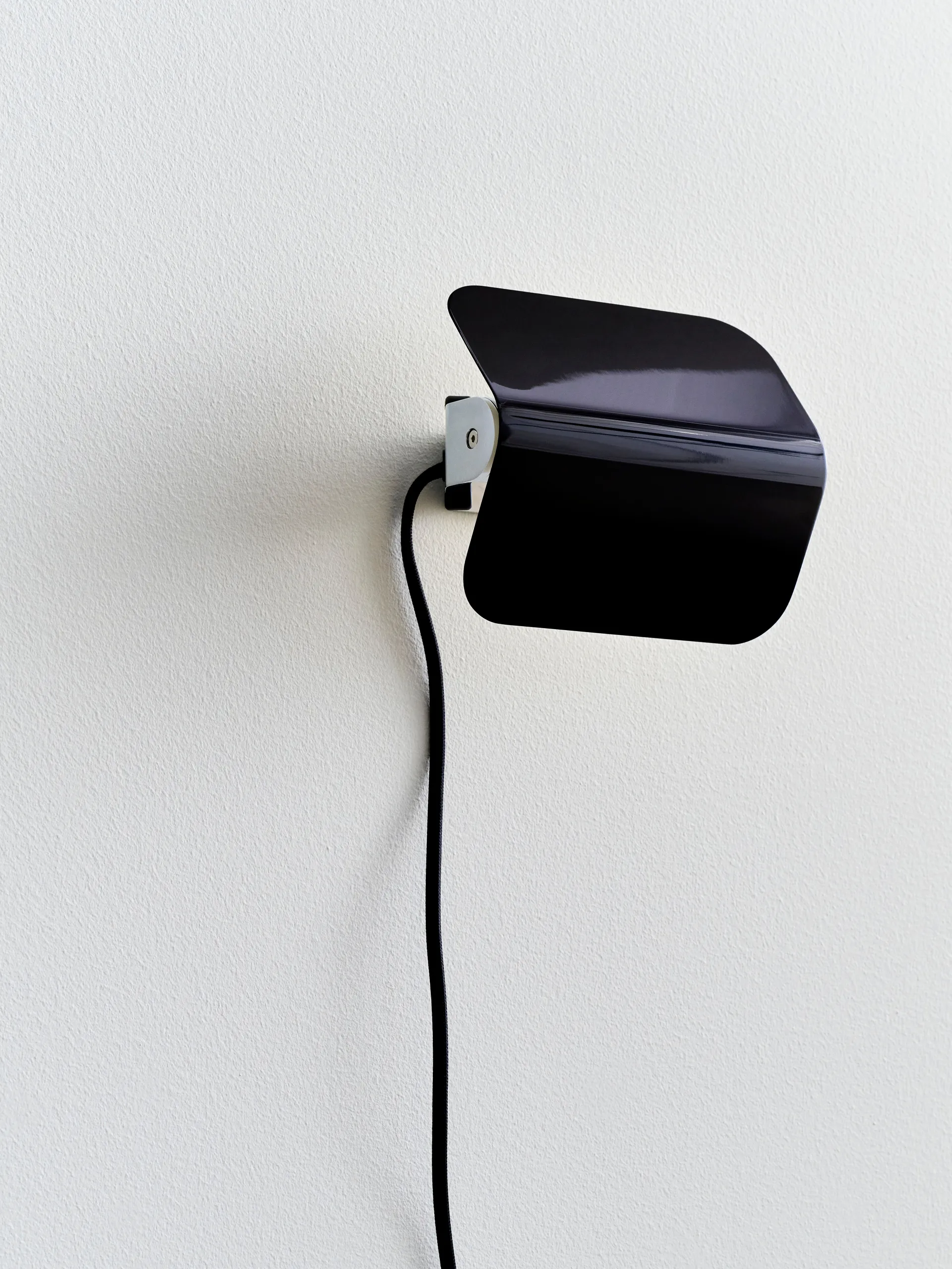 Apex væglampe, Iron black HAY