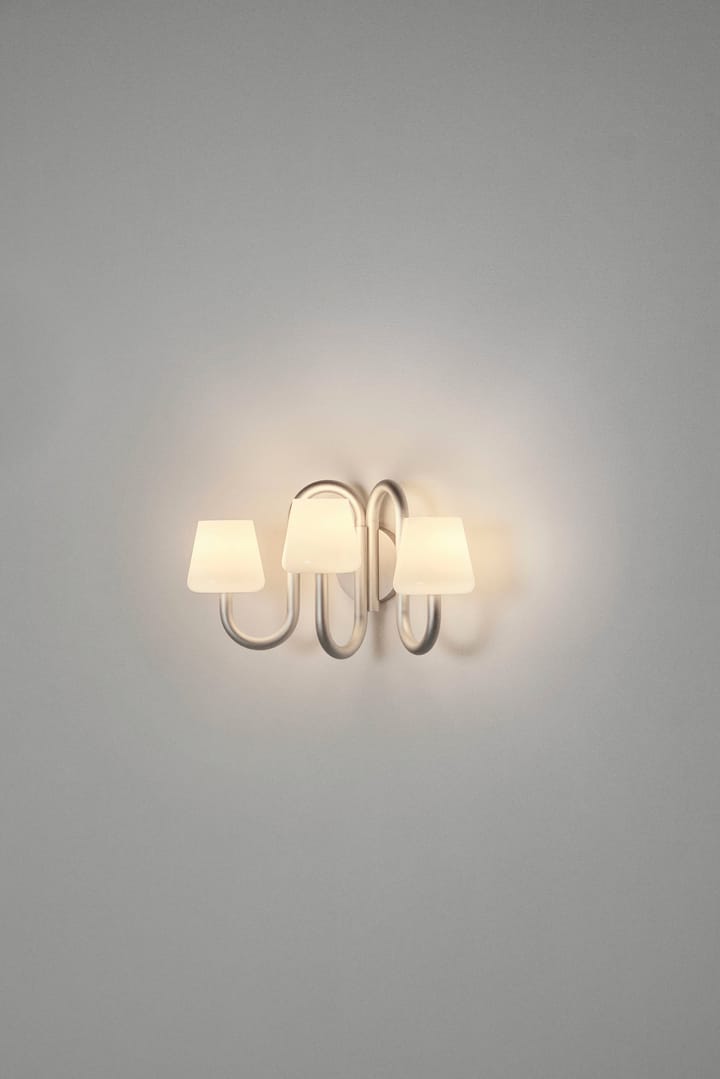 Apollo væglampe, White opal HAY
