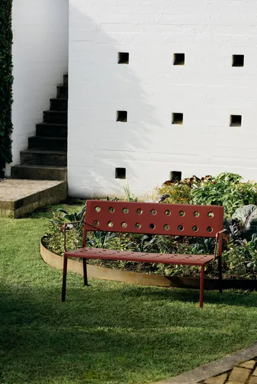 Balcony Lounge bænk med armlæn 121,5x69 cm - Iron red - HAY