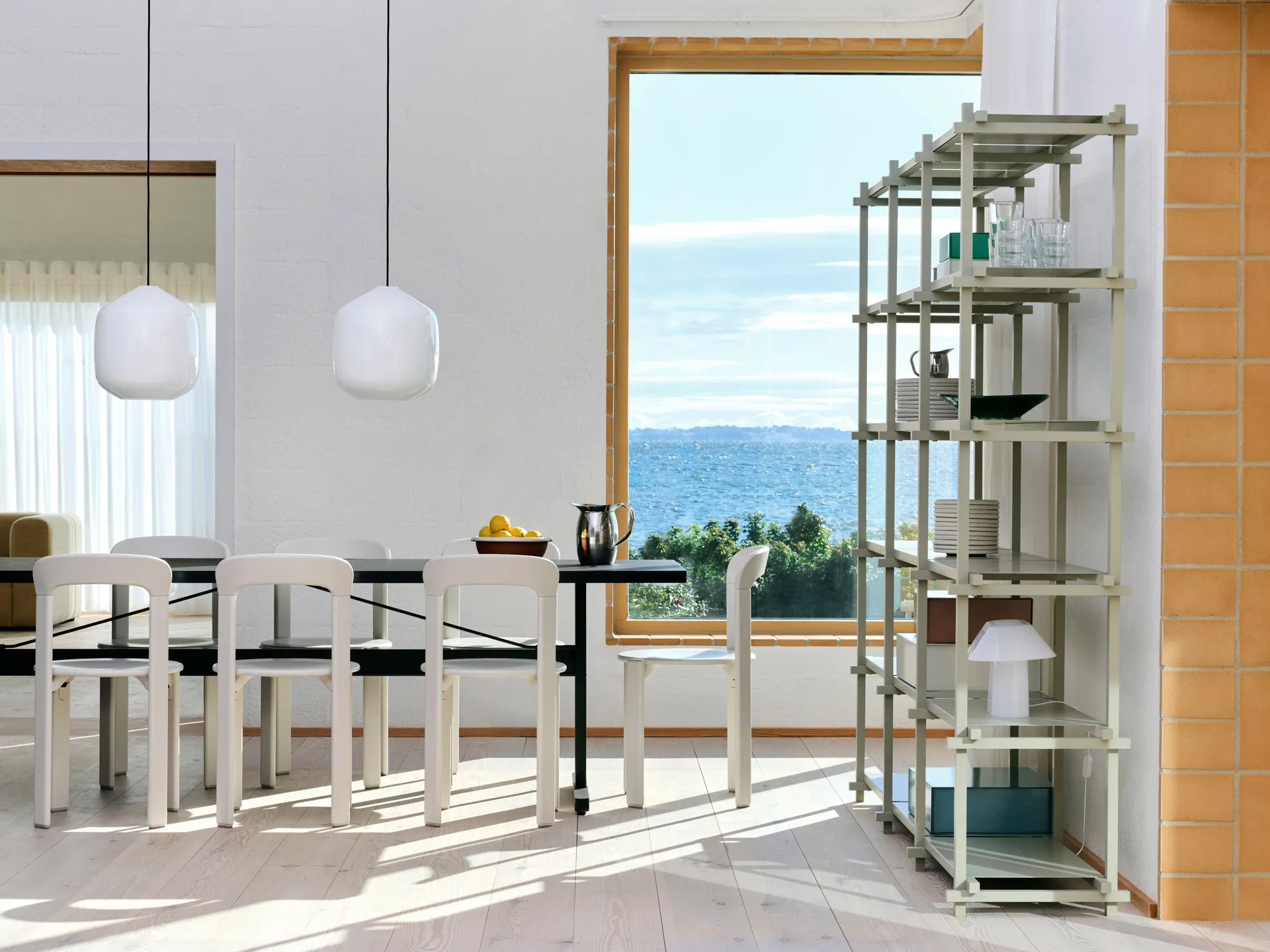 Buoy pendel Ø30 cm, Opal glass-amber yellow HAY