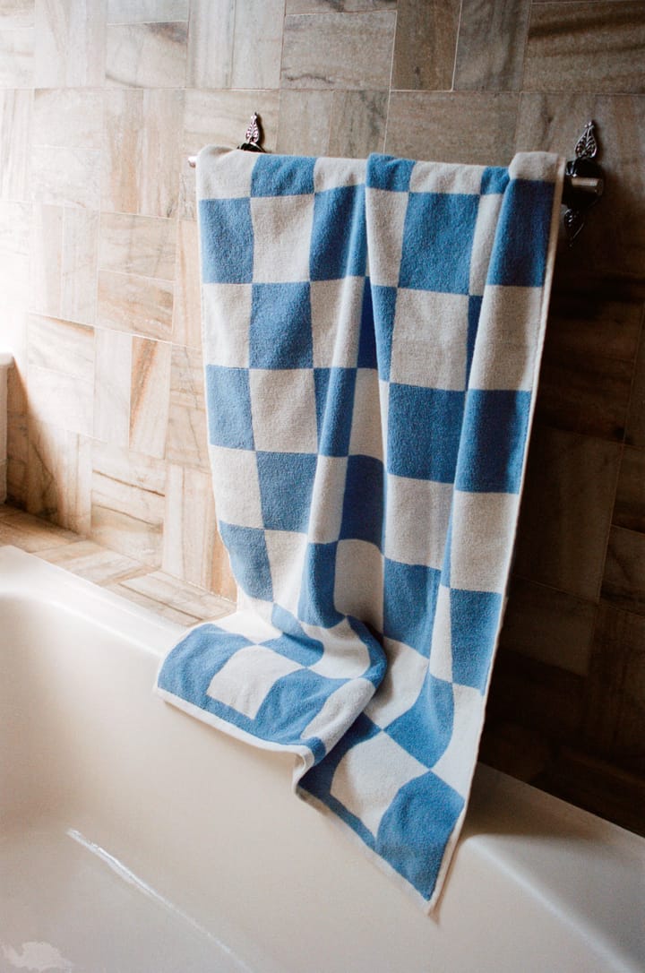 Check badehåndklæde 70x136 cm - Sky blue - HAY