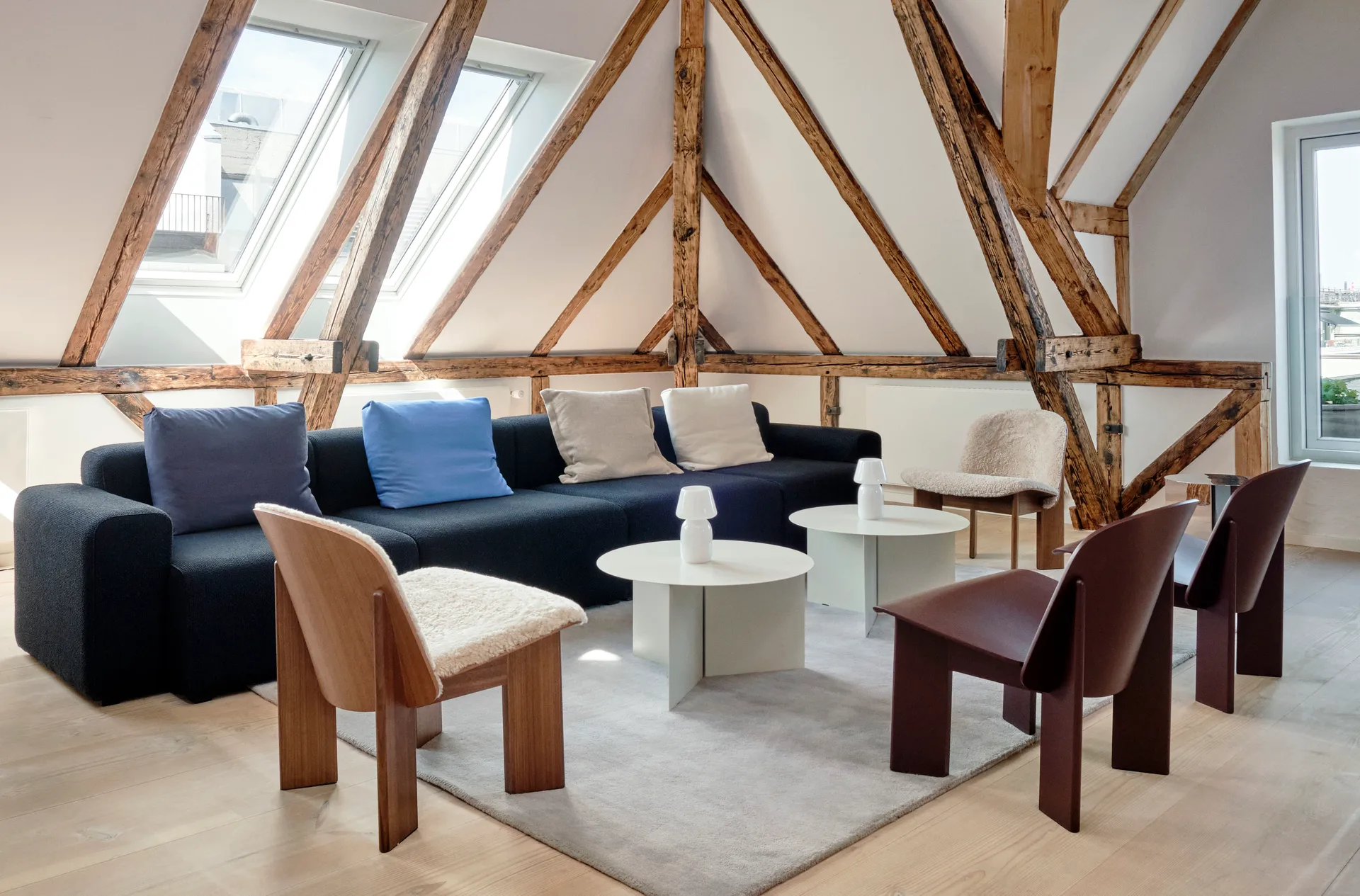 Chisel lounge chair, Dark bordeaux lakeret bøg HAY