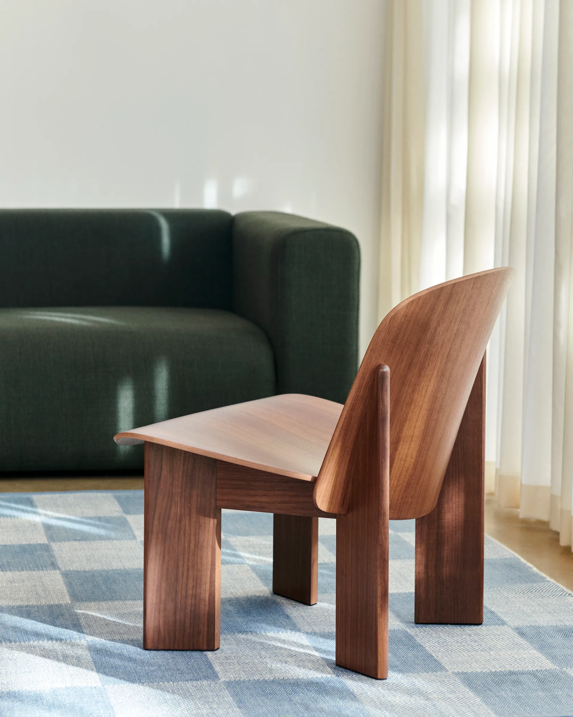 Chisel lounge chair, Lakeret valnød HAY