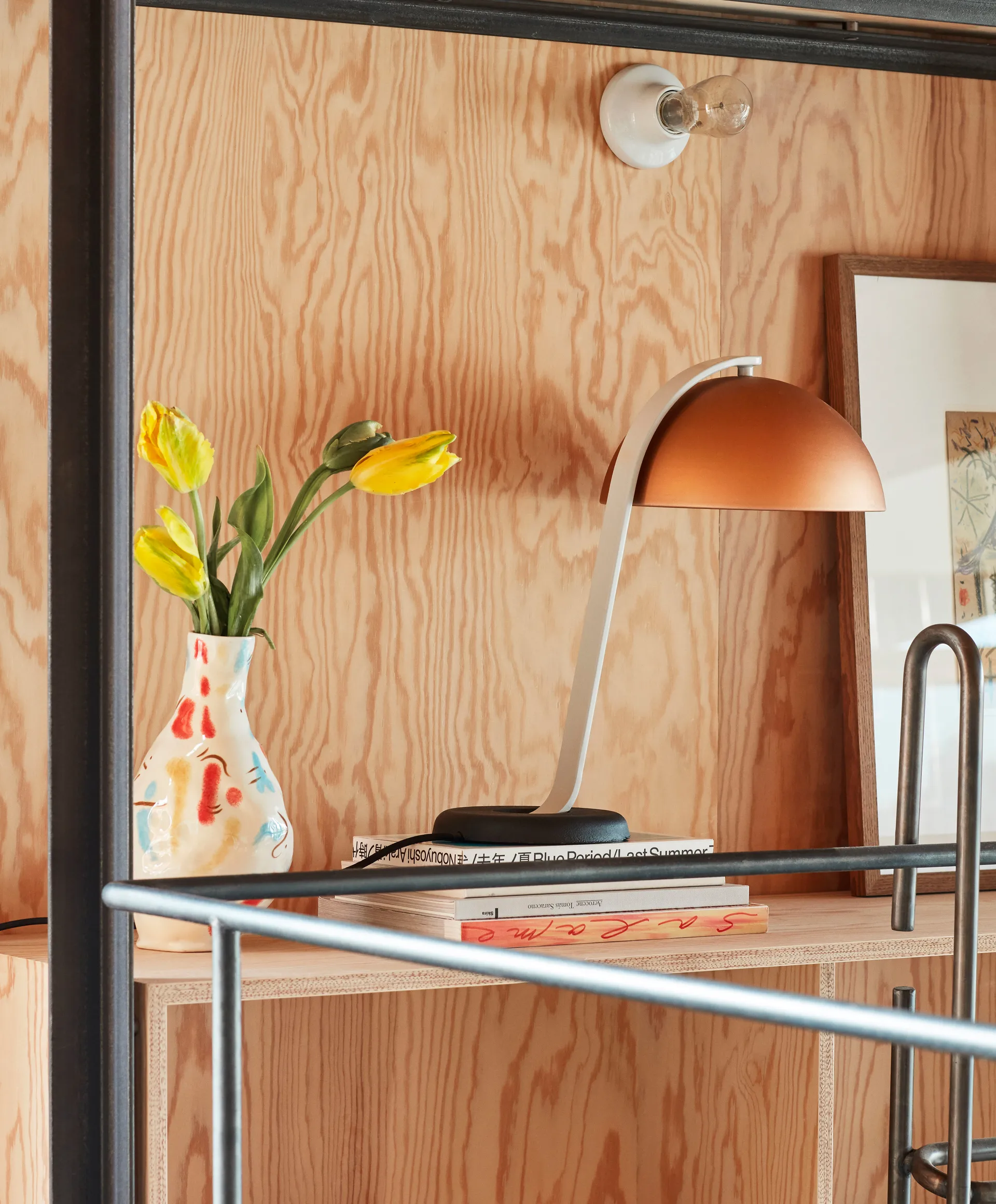 Cloche bordlampe, Mocca anodised HAY