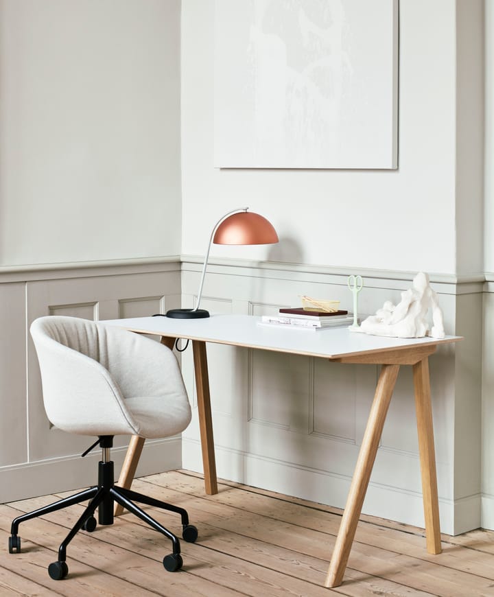Cloche bordlampe, Mocca anodised HAY