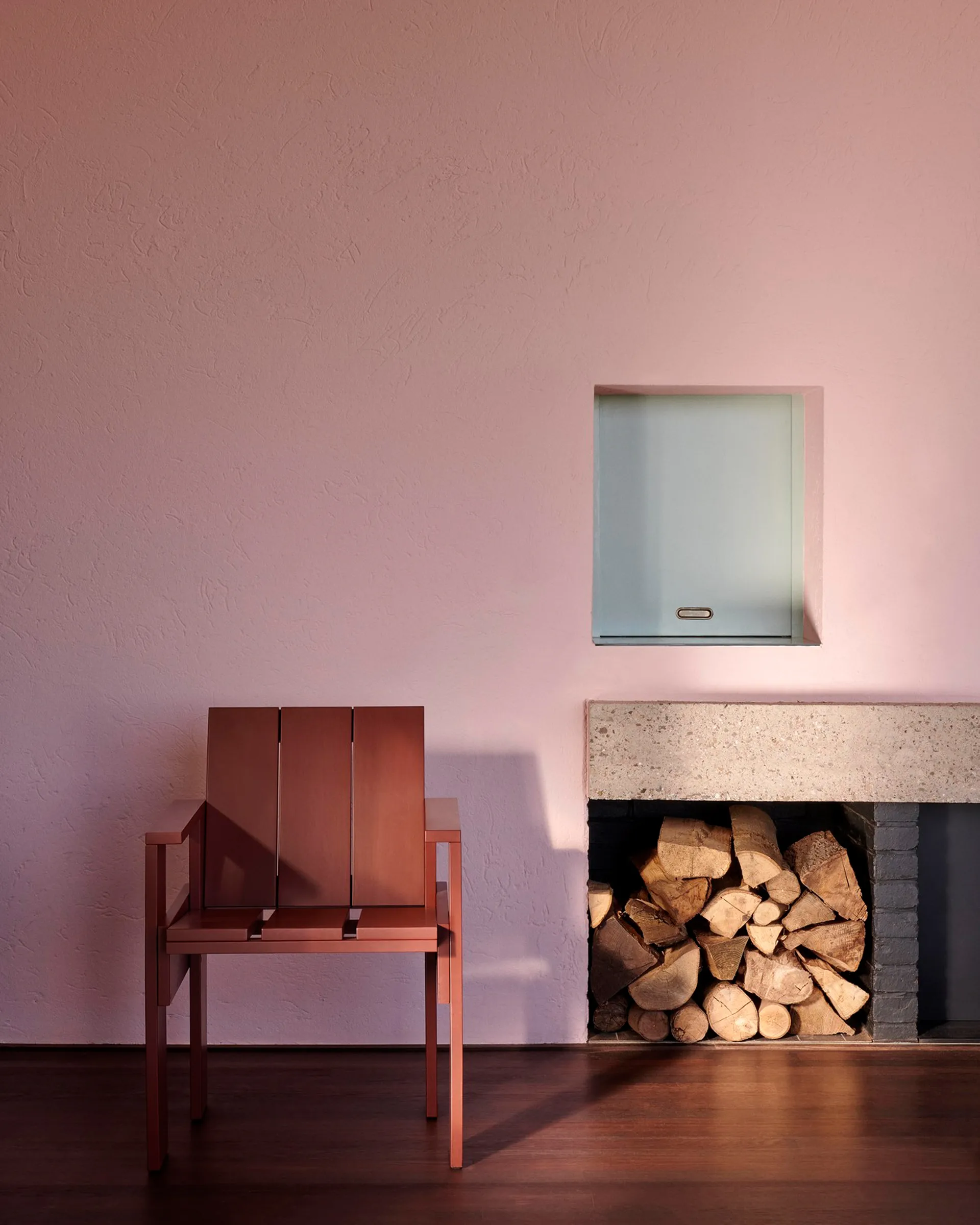 Crate Dining Chair karmstol lakeret fyrretræ, Iron red HAY