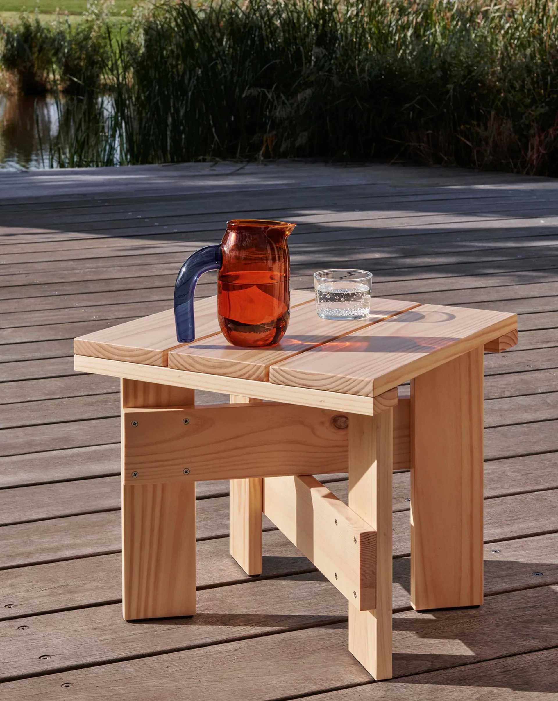 Crate Low Table bord 45x45x40 cm lakeret fyrretræ, Water-based lacquered pinewood HAY