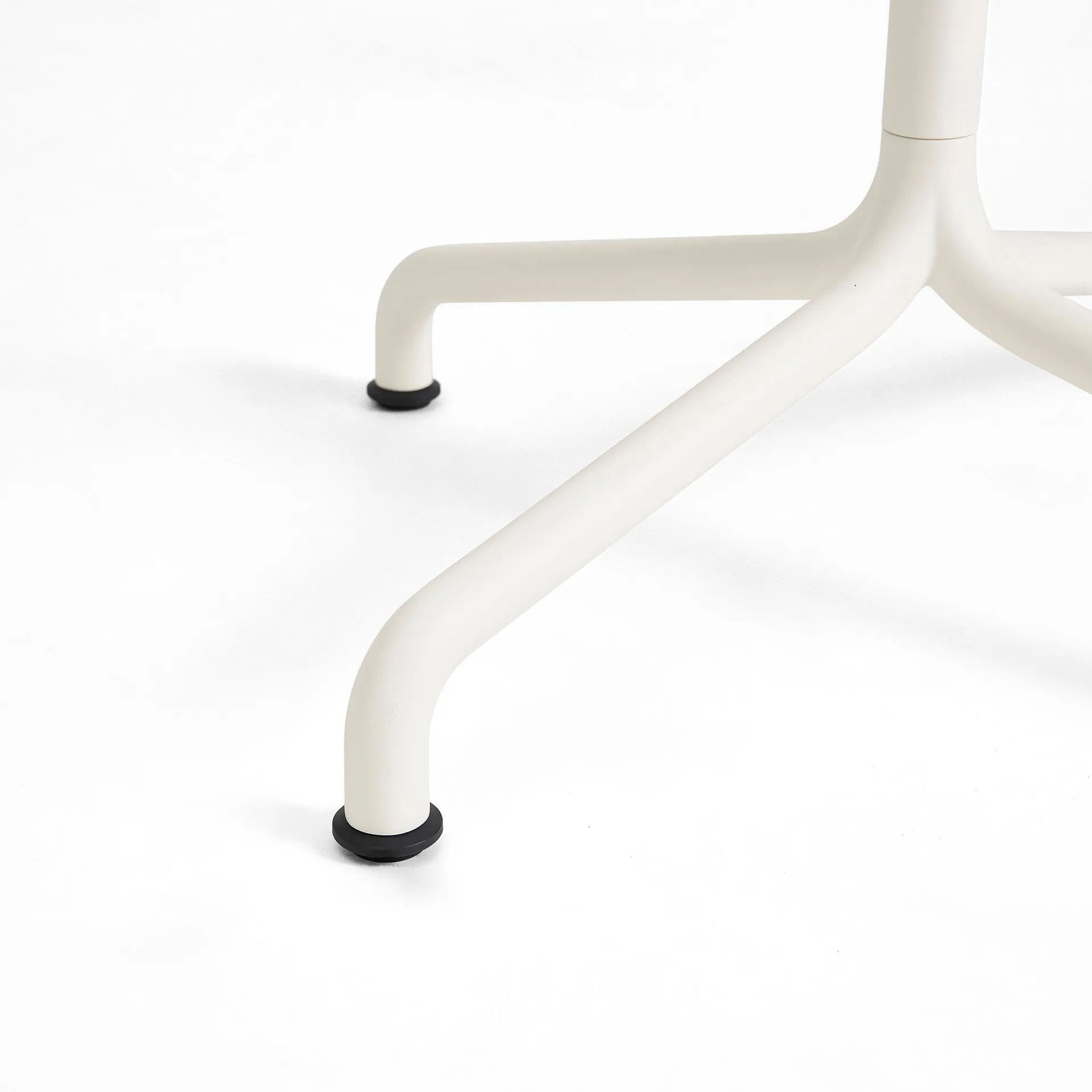 Deville bord, Cream white, 60x70x74 cm HAY