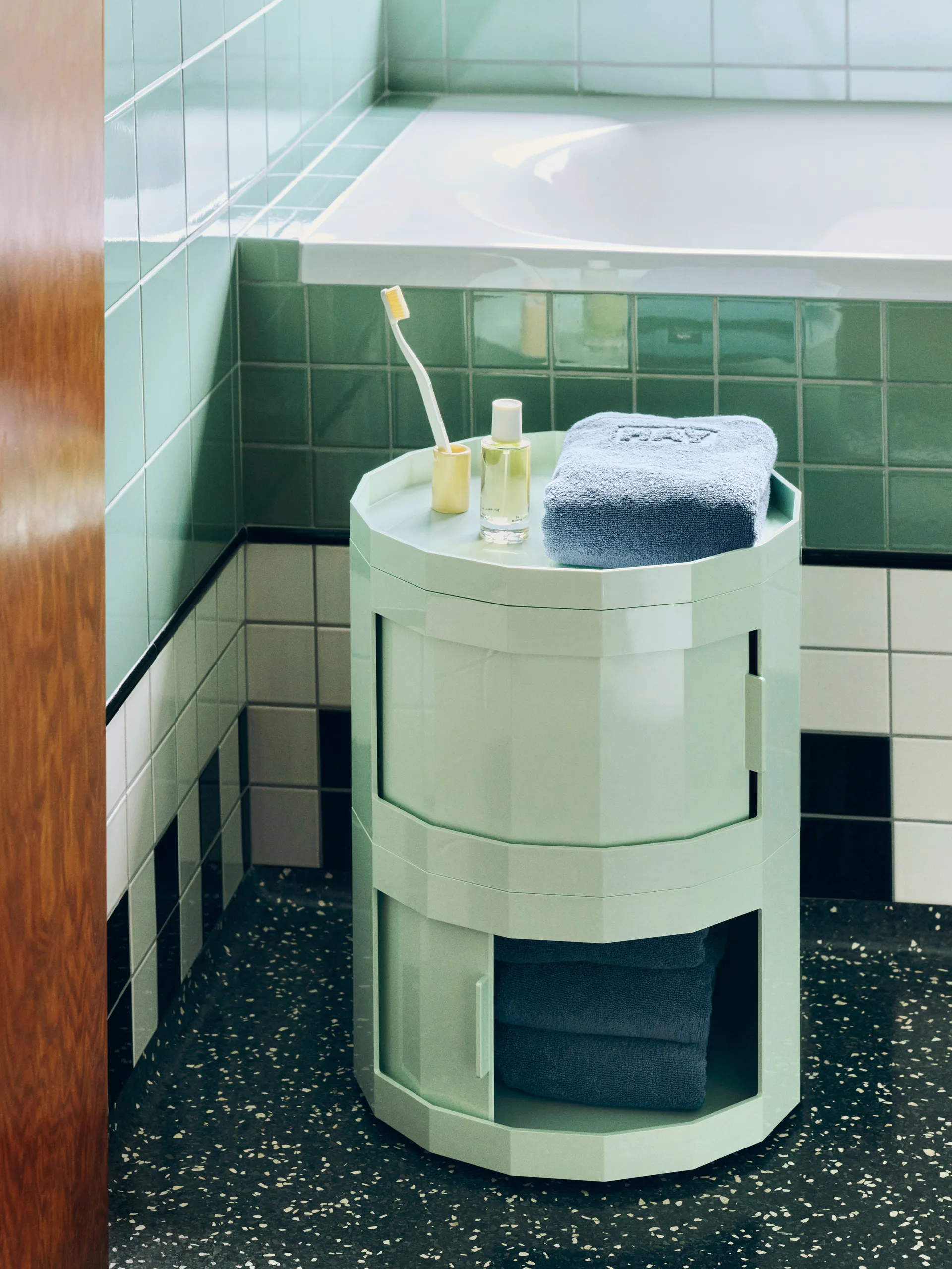 Facet Cabinet 20 sidebord, Soft mint HAY