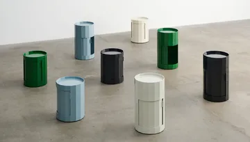 Facet Cabinet high sidebord med fødder/hjul 66 cm - Eggshell - HAY