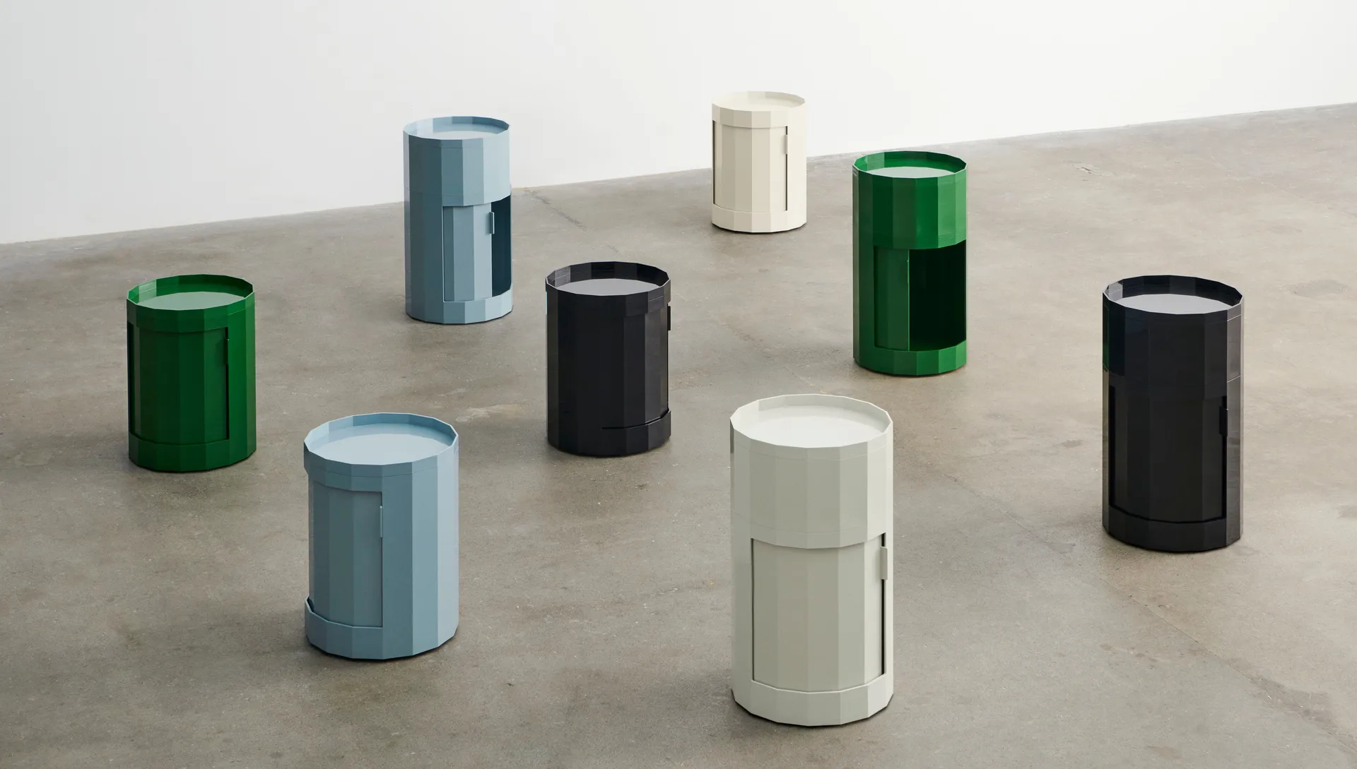 Facet Cabinet high sidebord med fødder/hjul 66 cm, Spinach green HAY