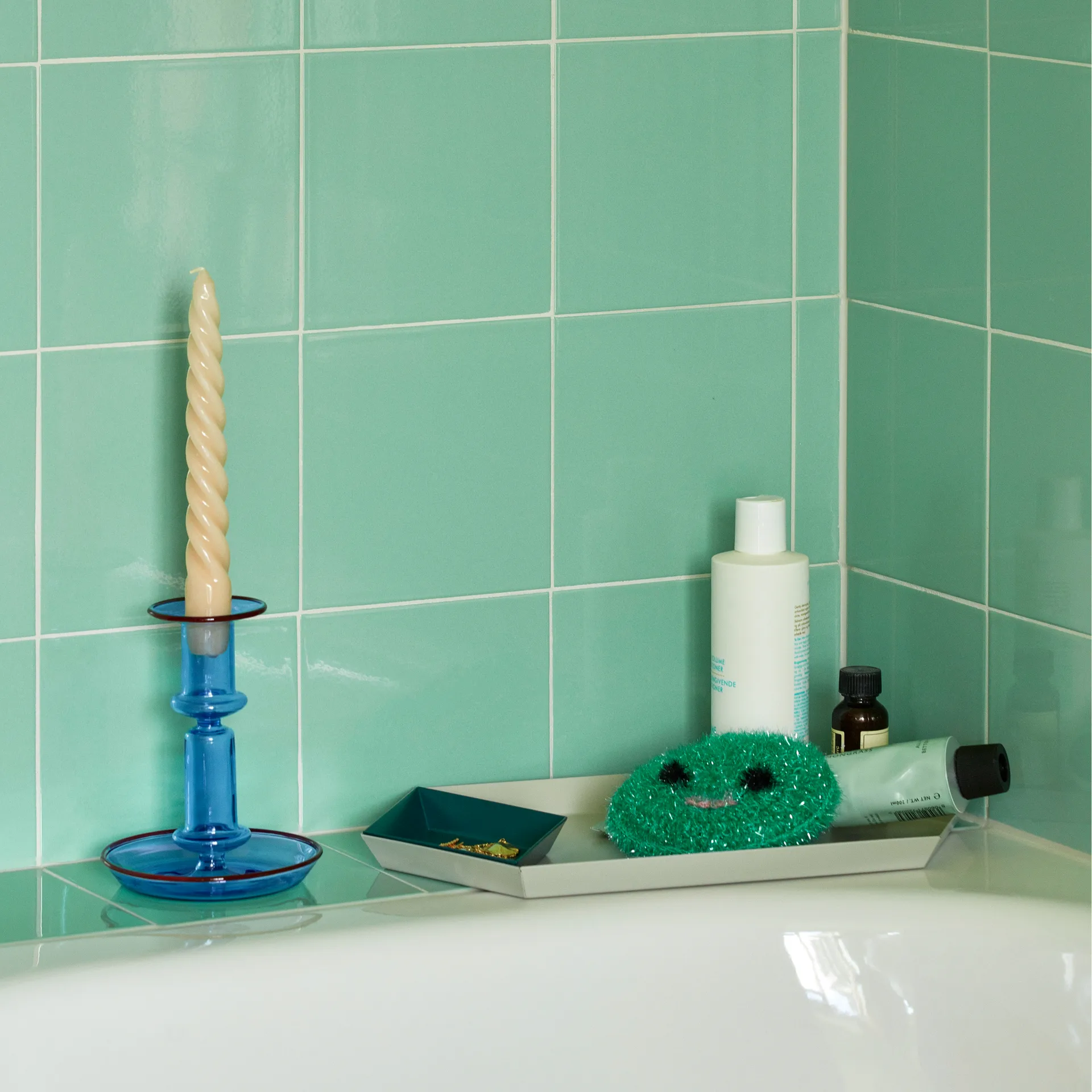 Flare medium lysestage, Light blue/Red HAY