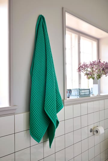Humdakin Waffle badehåndklæde 70x140 cm - Emerald green - HAY