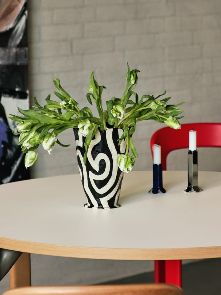 Jessica Hans Shadow vase 25 cm - Sort/Hvid - HAY