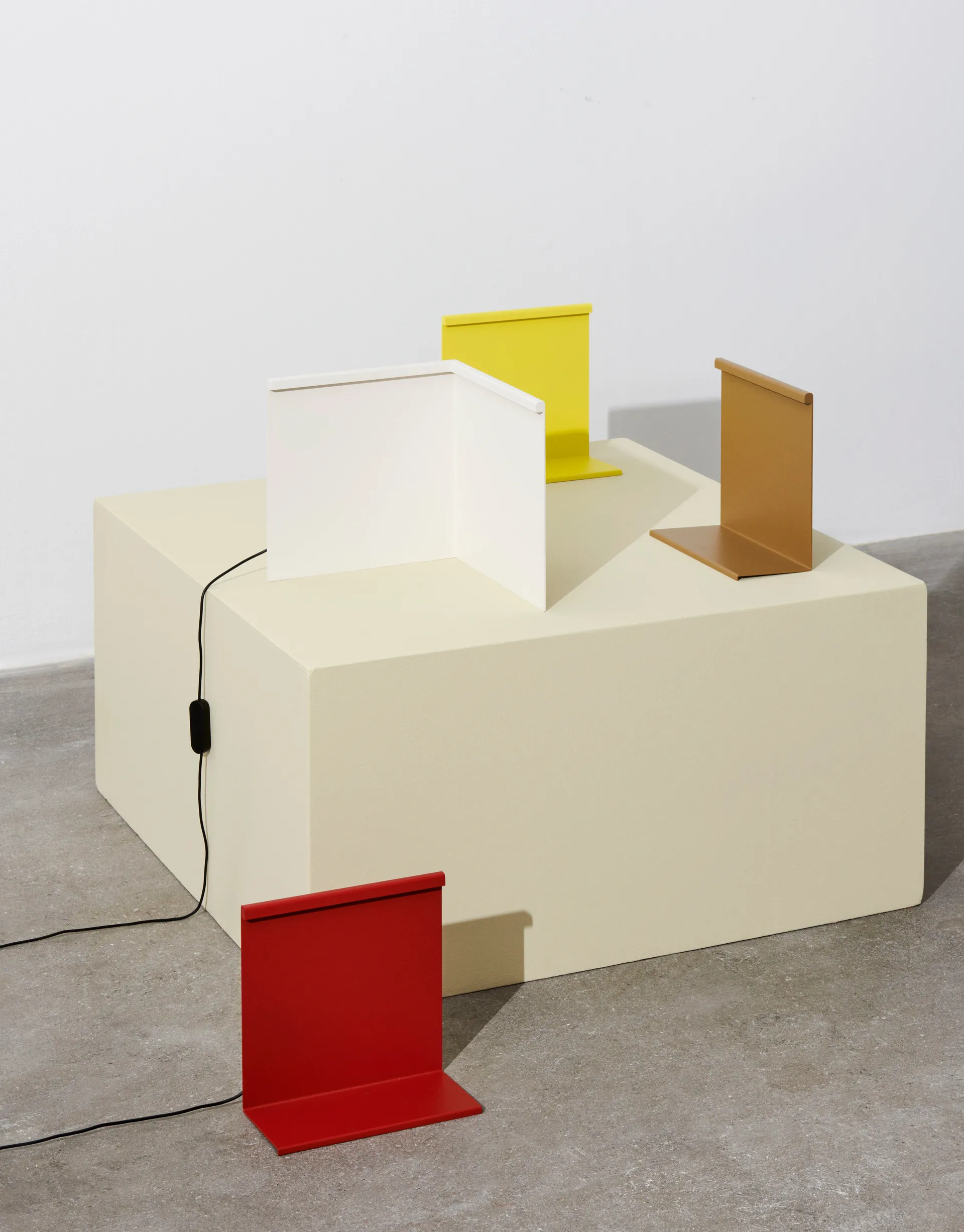 LBM Corner bordlampe, Cream white HAY