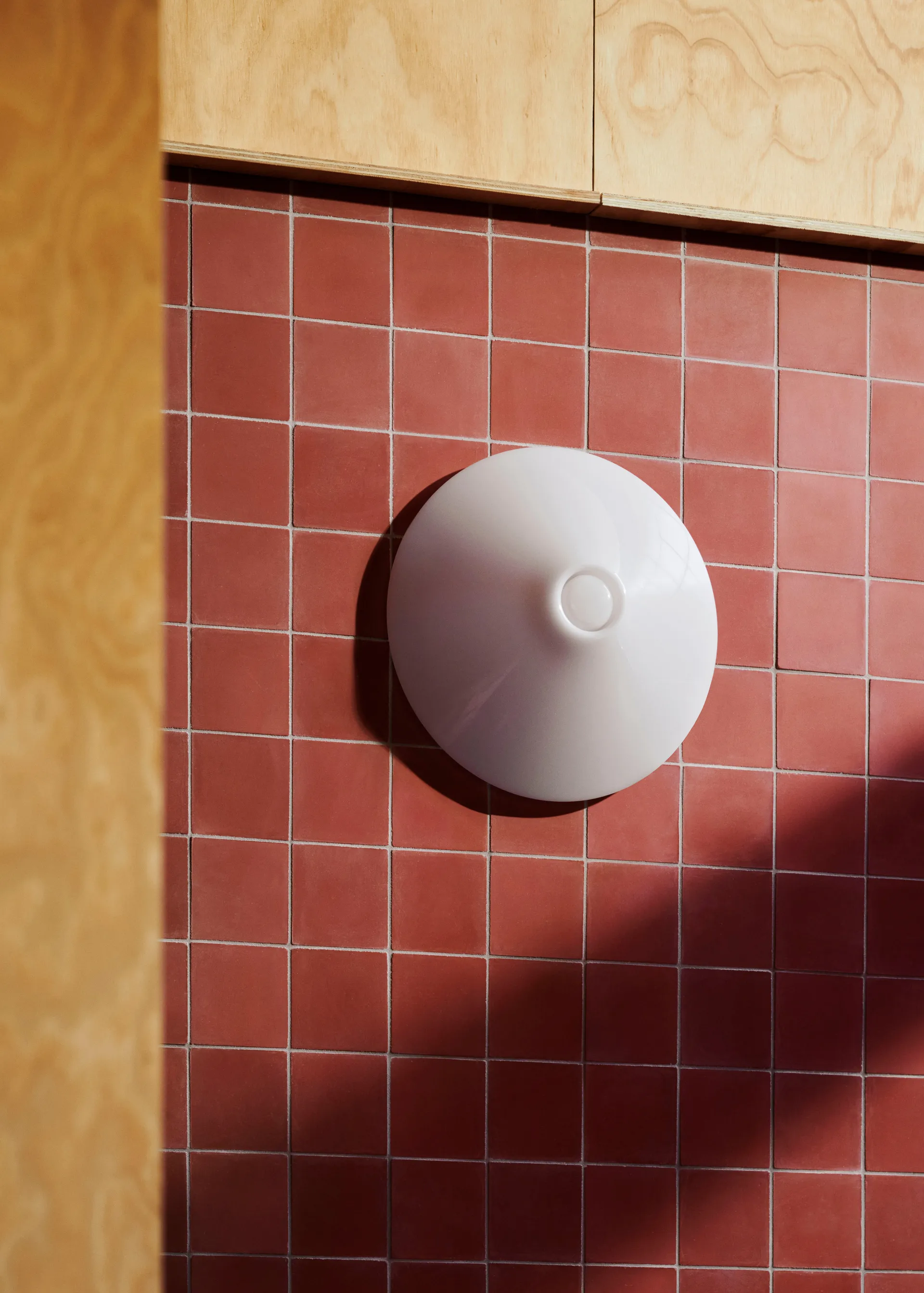 Ono Flush Mount væglampe Ø35 cm, Opal acrylic HAY