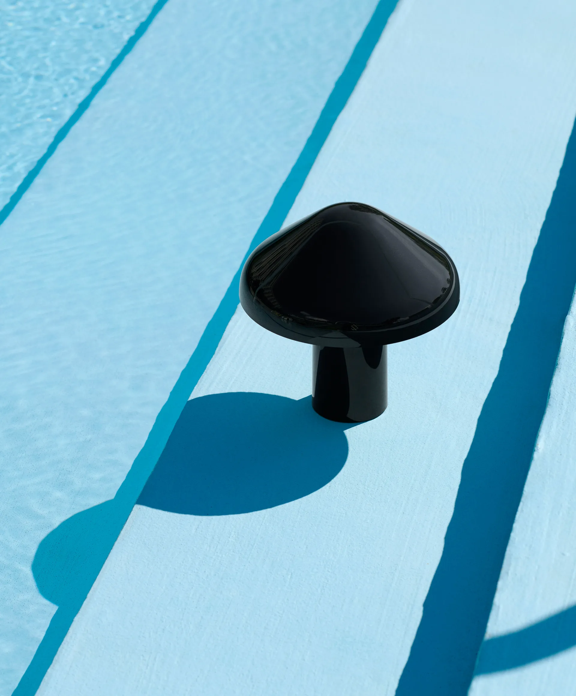 Pao Portable bordlampe, Soft black HAY