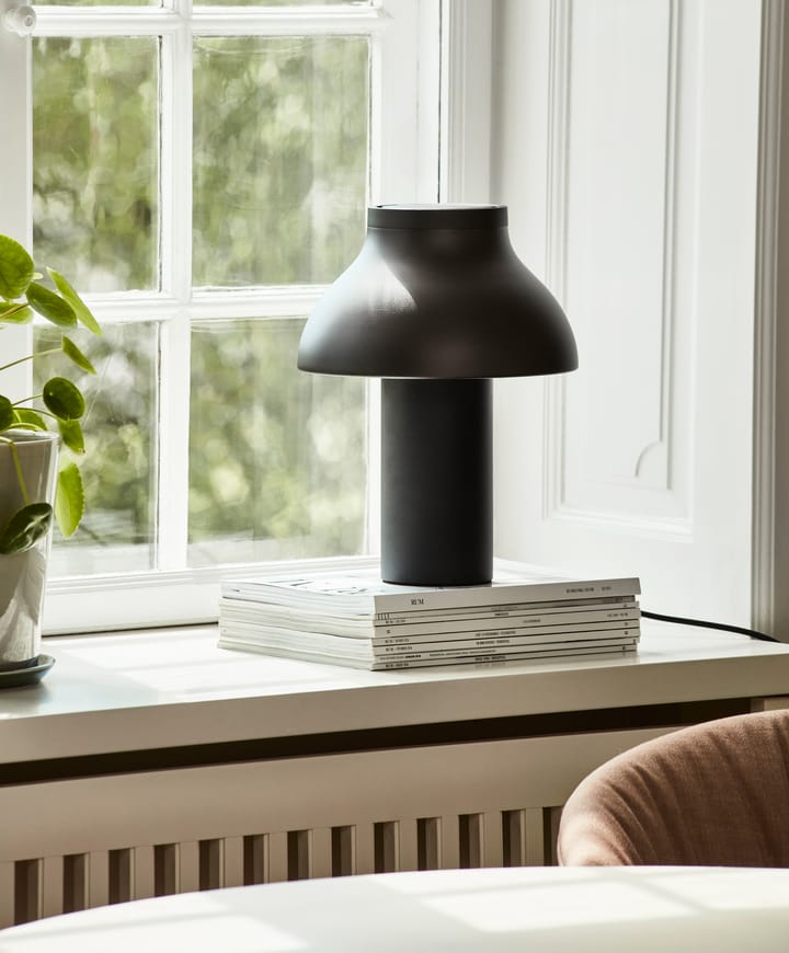 PC table bordlampe S Ø25 c, Soft black HAY