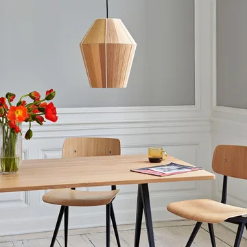 Pyramid 02 spisebord - Oak matt lacquered-190x85 cm-svart stålstel - HAY