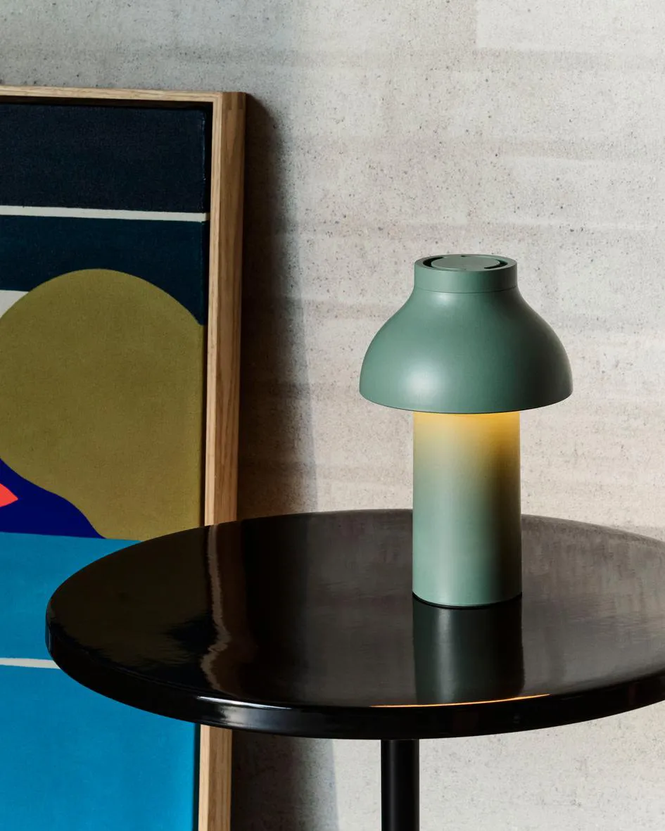 Pyro sofabord Ø45 cm, Black-black HAY