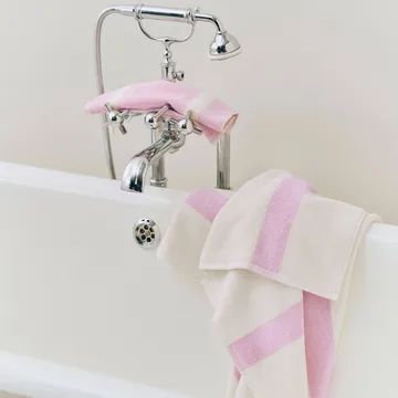 Stripe håndklæde - Cool pink, 70x140 cm - HAY