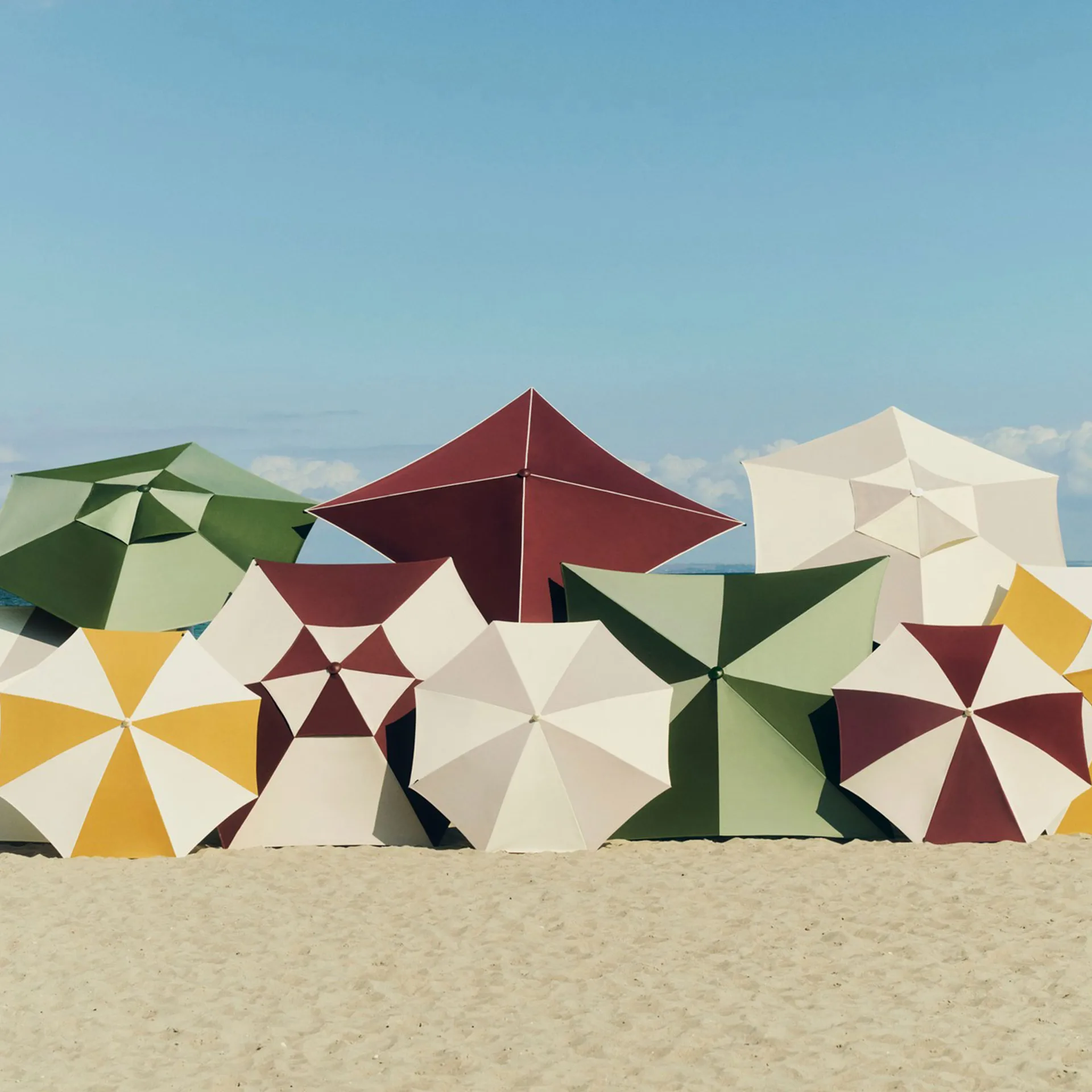 Terrazza Hexagon parasol, Green-dark green HAY