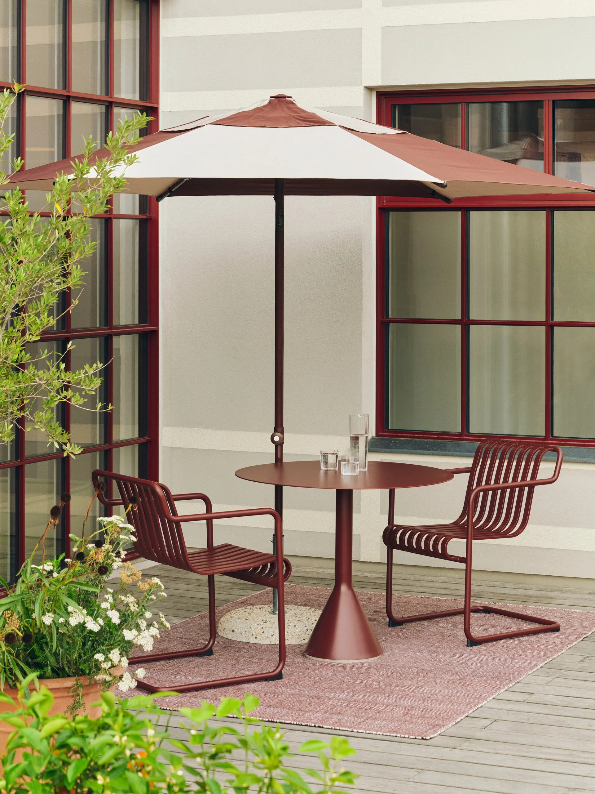 Terrazza Hexagon parasol, Off-white-burgundy HAY