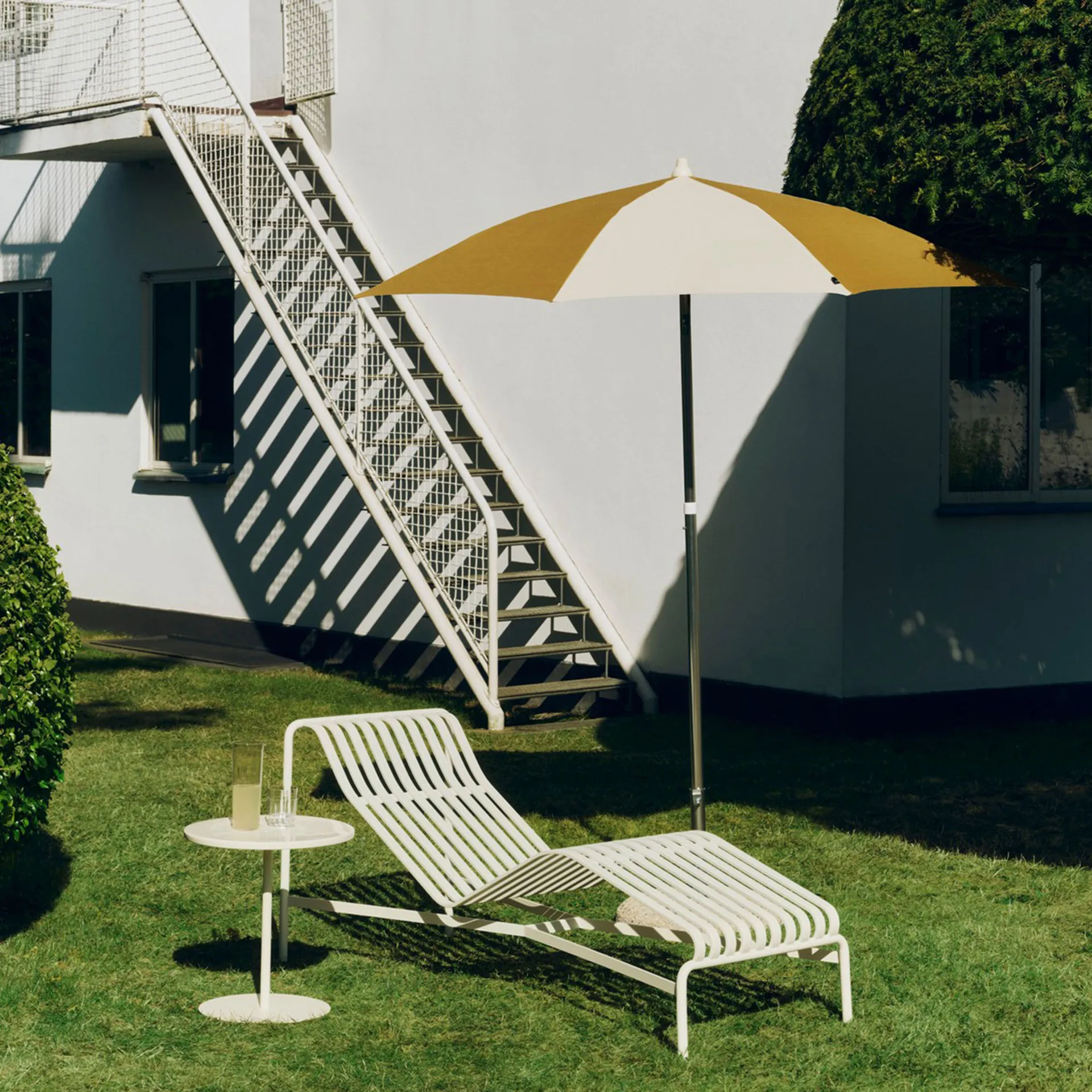 Terrazza Octagon parasol, Off white-ochre HAY