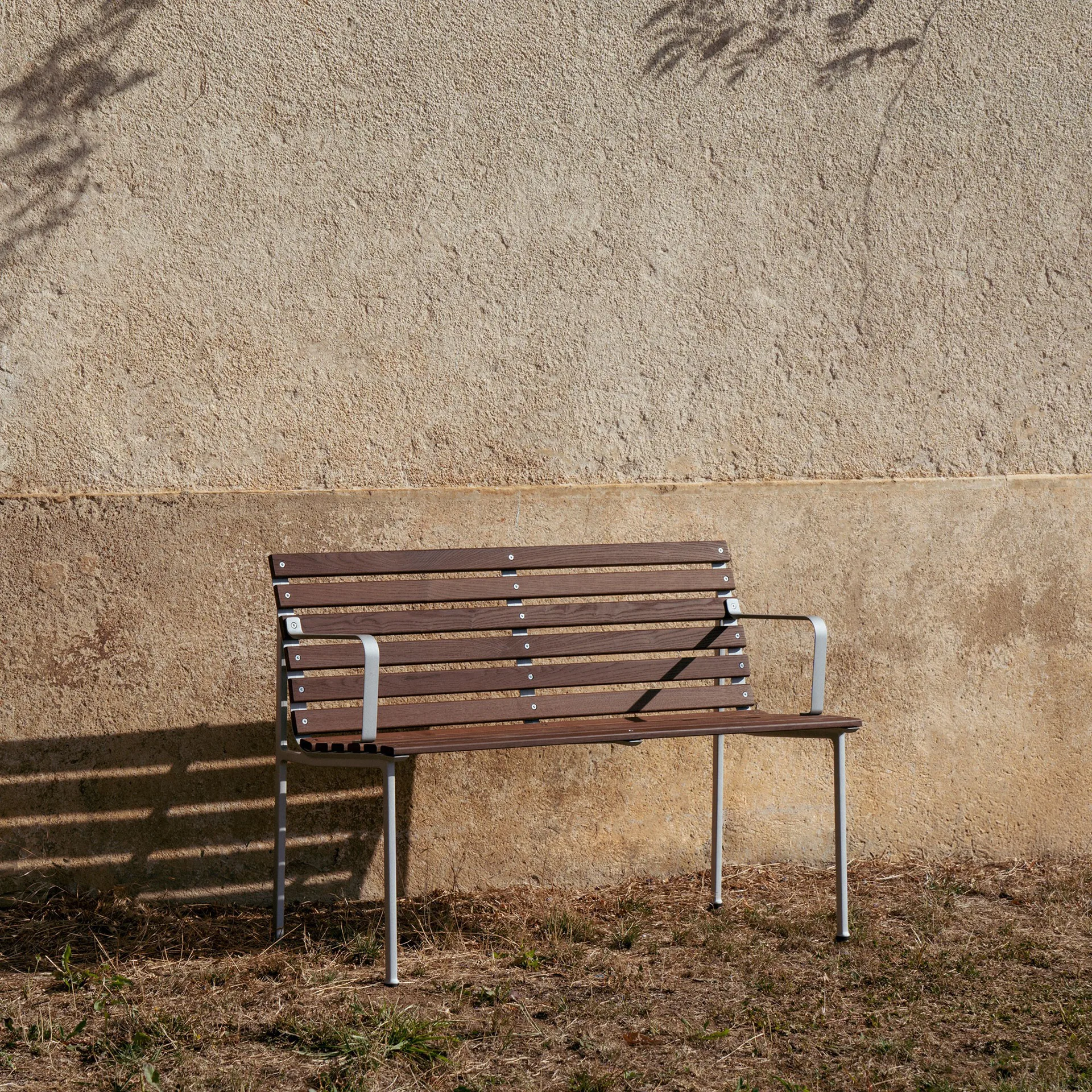 Traverse Dining bænk med armlæn, Oiled ash HAY