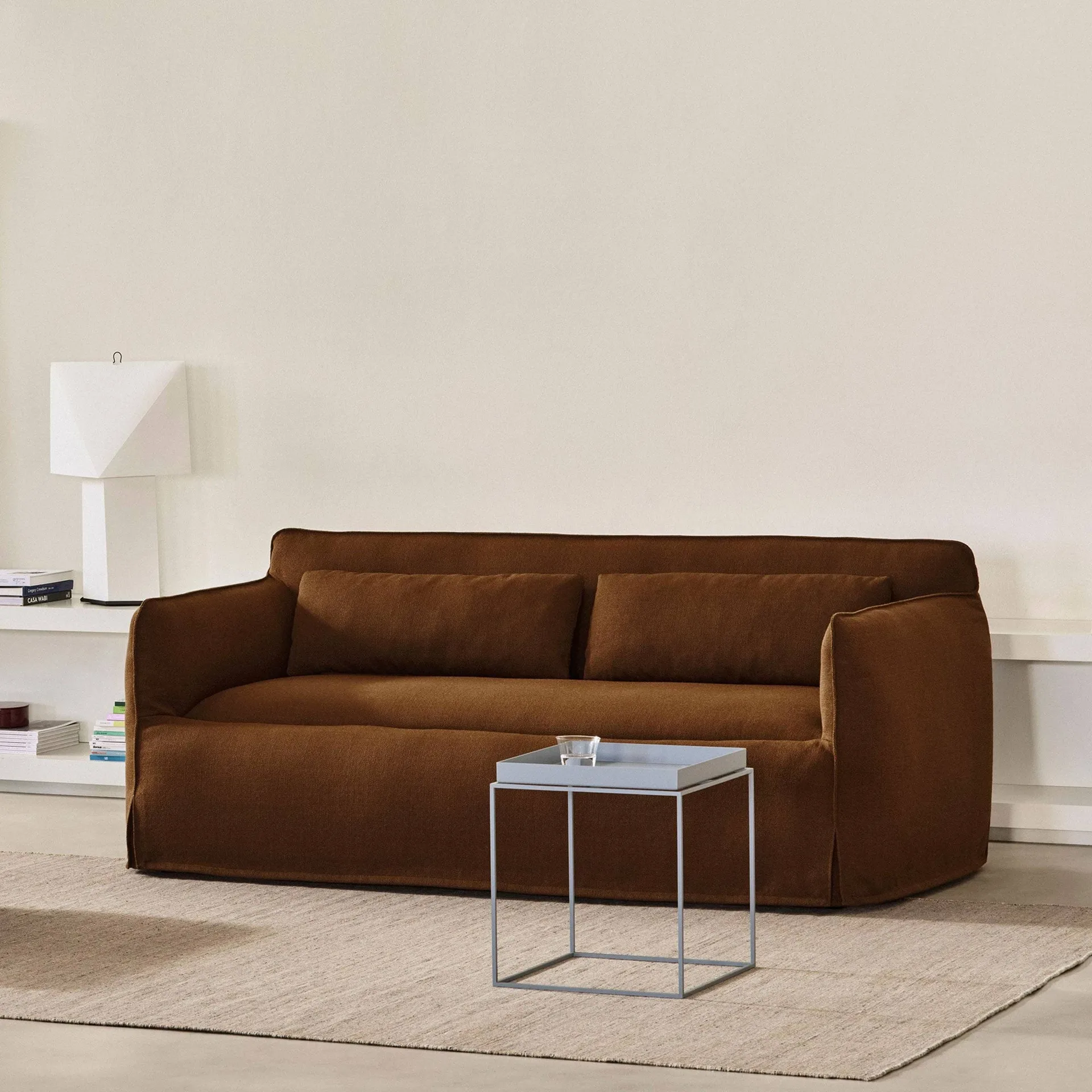 Tray Table medium brickbord, Varm beige, 40x40x44 cm HAY