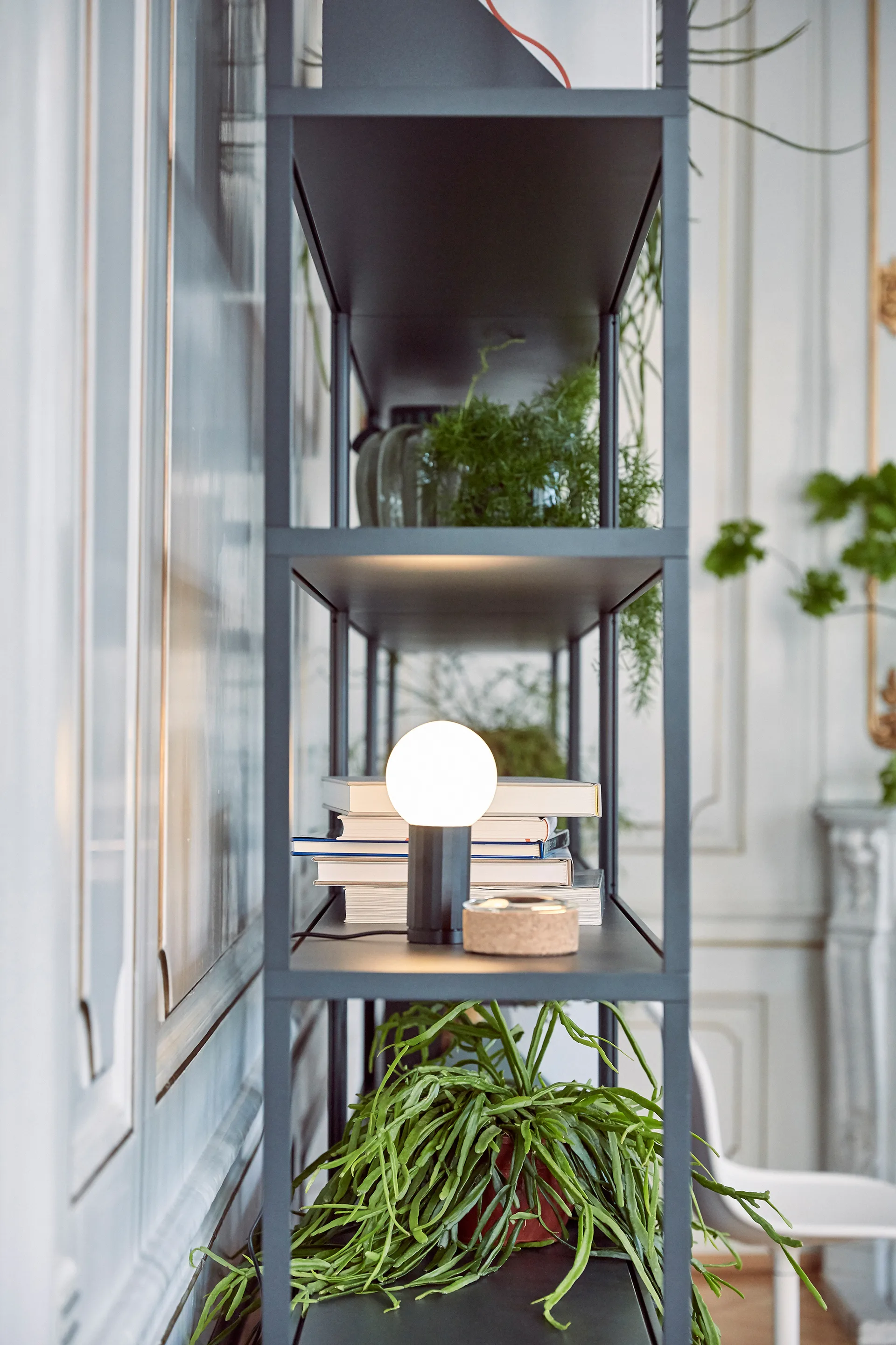 Turn On bordlampe, Sort HAY