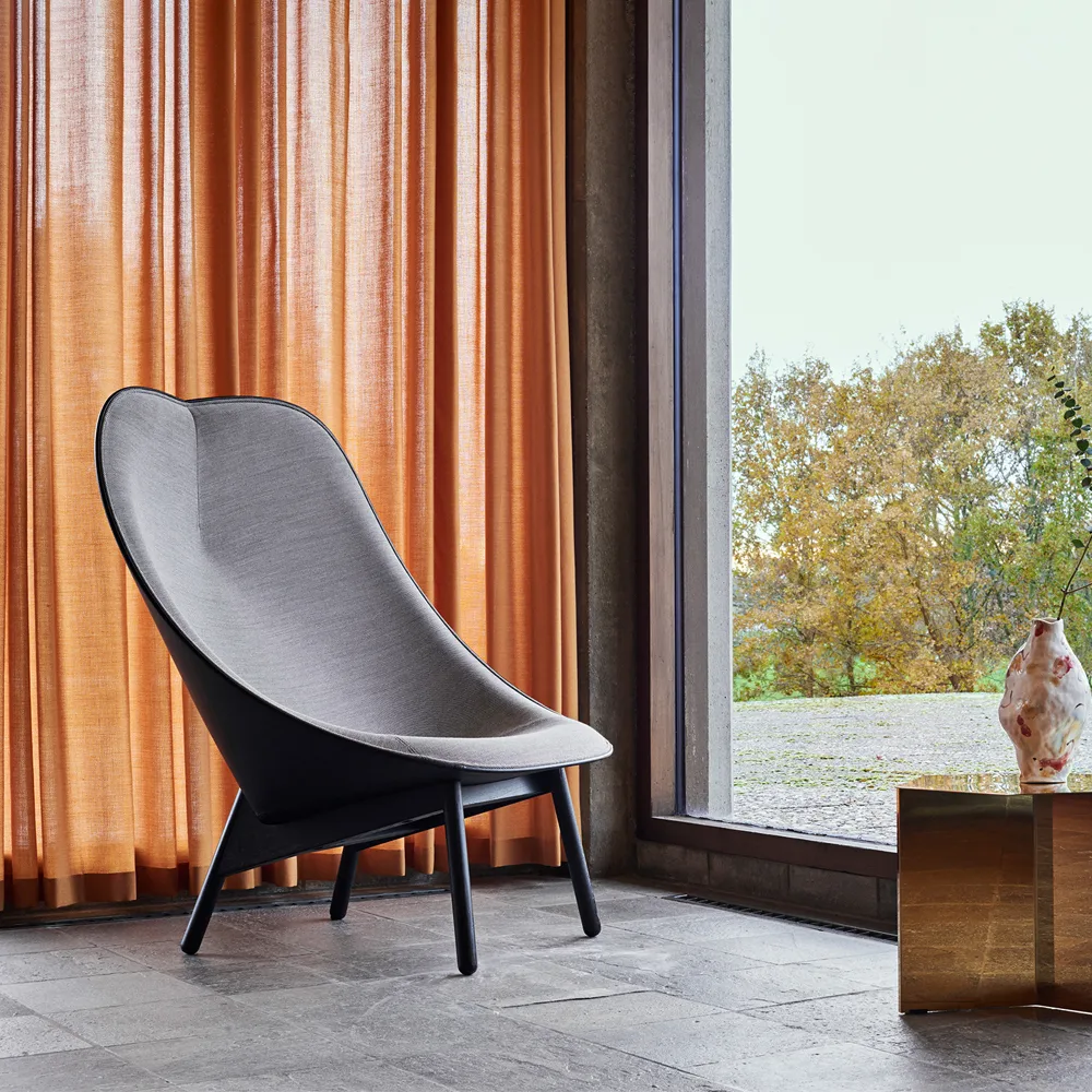 Uchiwa loungestol, Black/white-sort eg-sort læder HAY