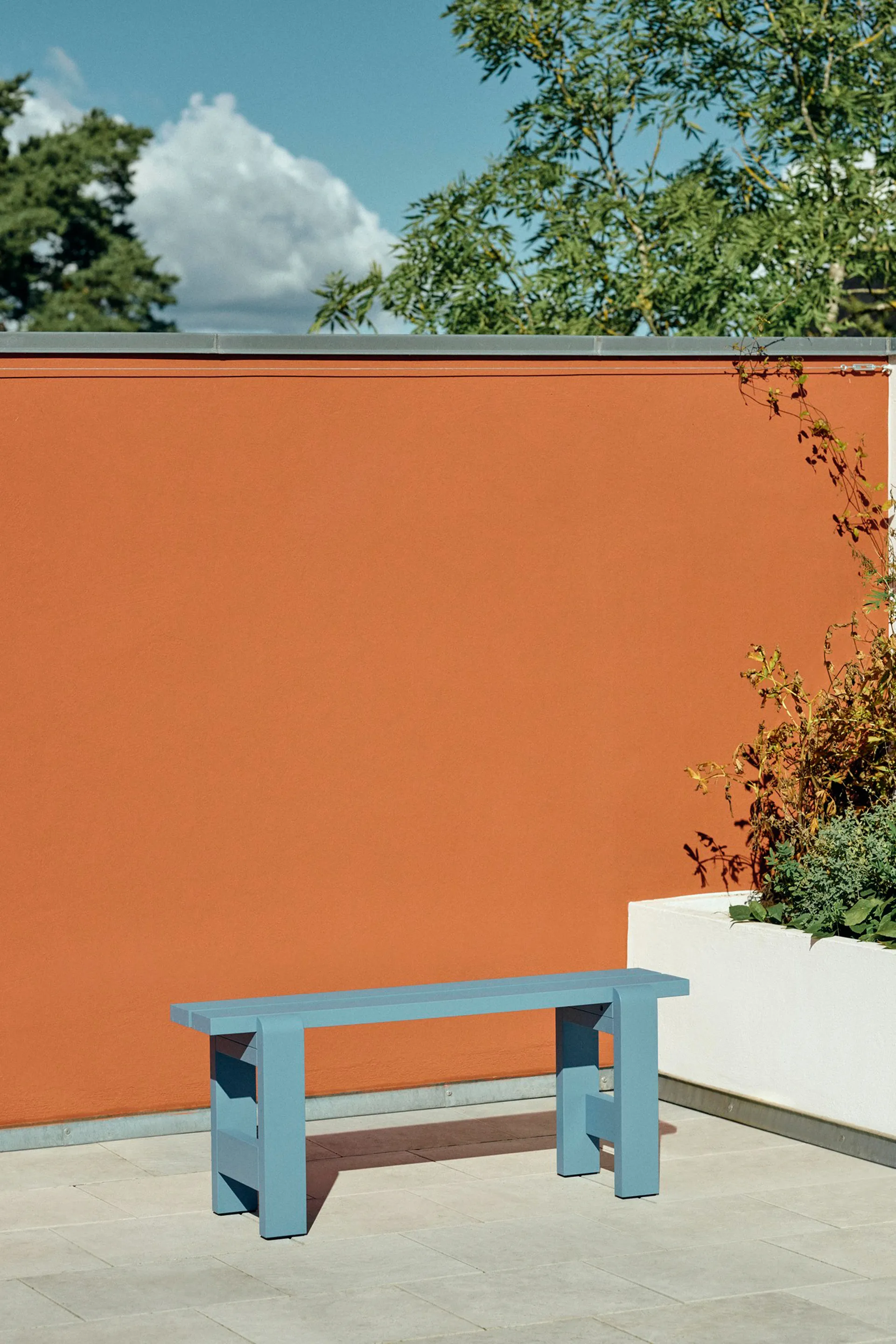 Weekday bænk 111x23 cm lakeret fyrretræ, Azure blue HAY