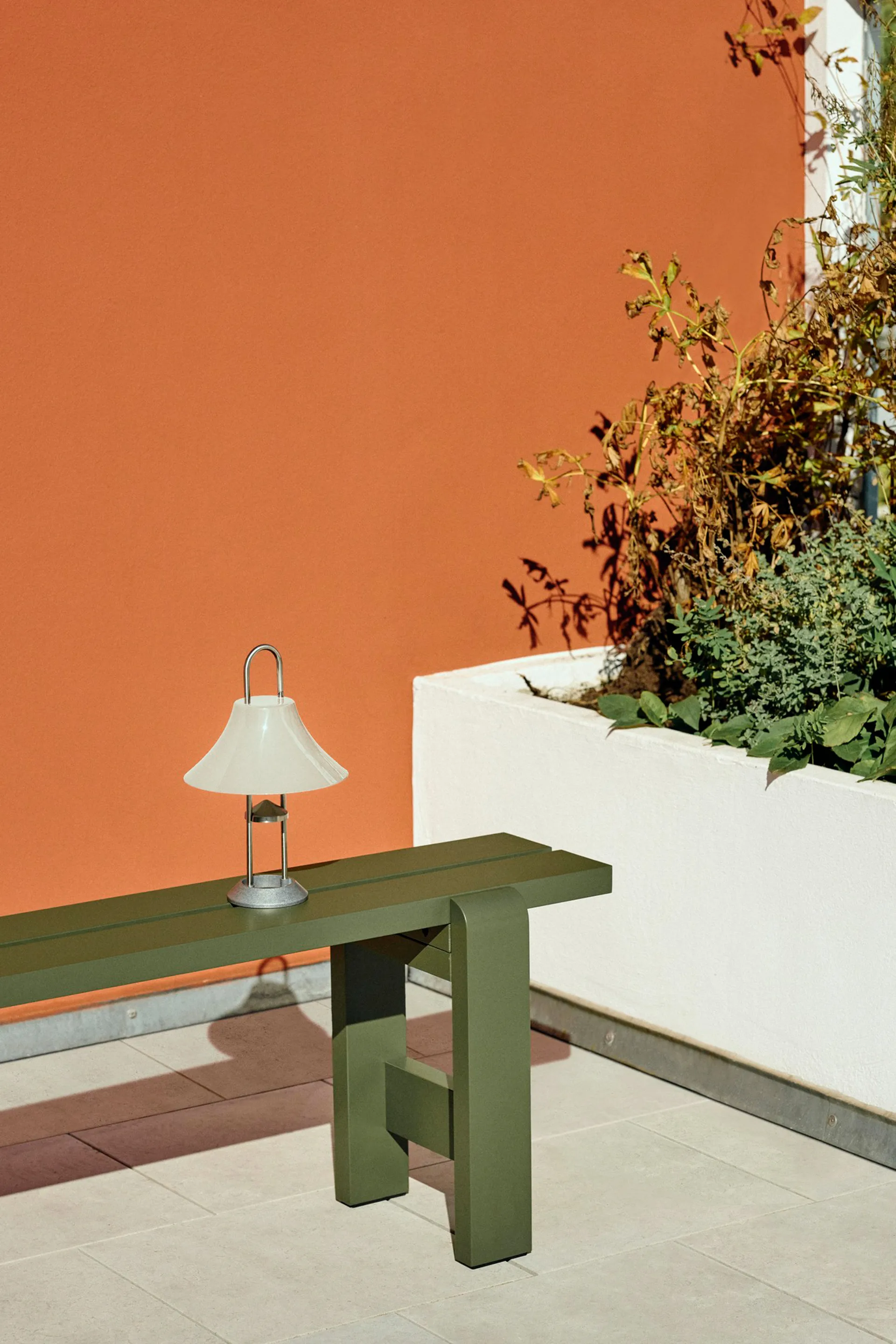 Weekday bænk 140x23 cm lakeret fyrretræ, Olive HAY