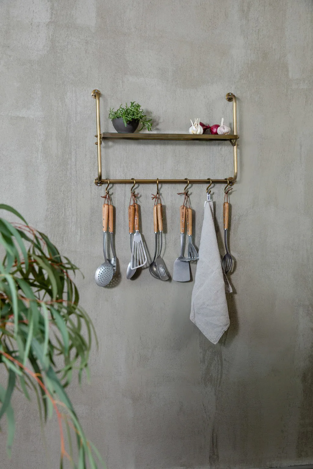 Rustfri slidset serveringsske 34 cm, Bøg Heirol