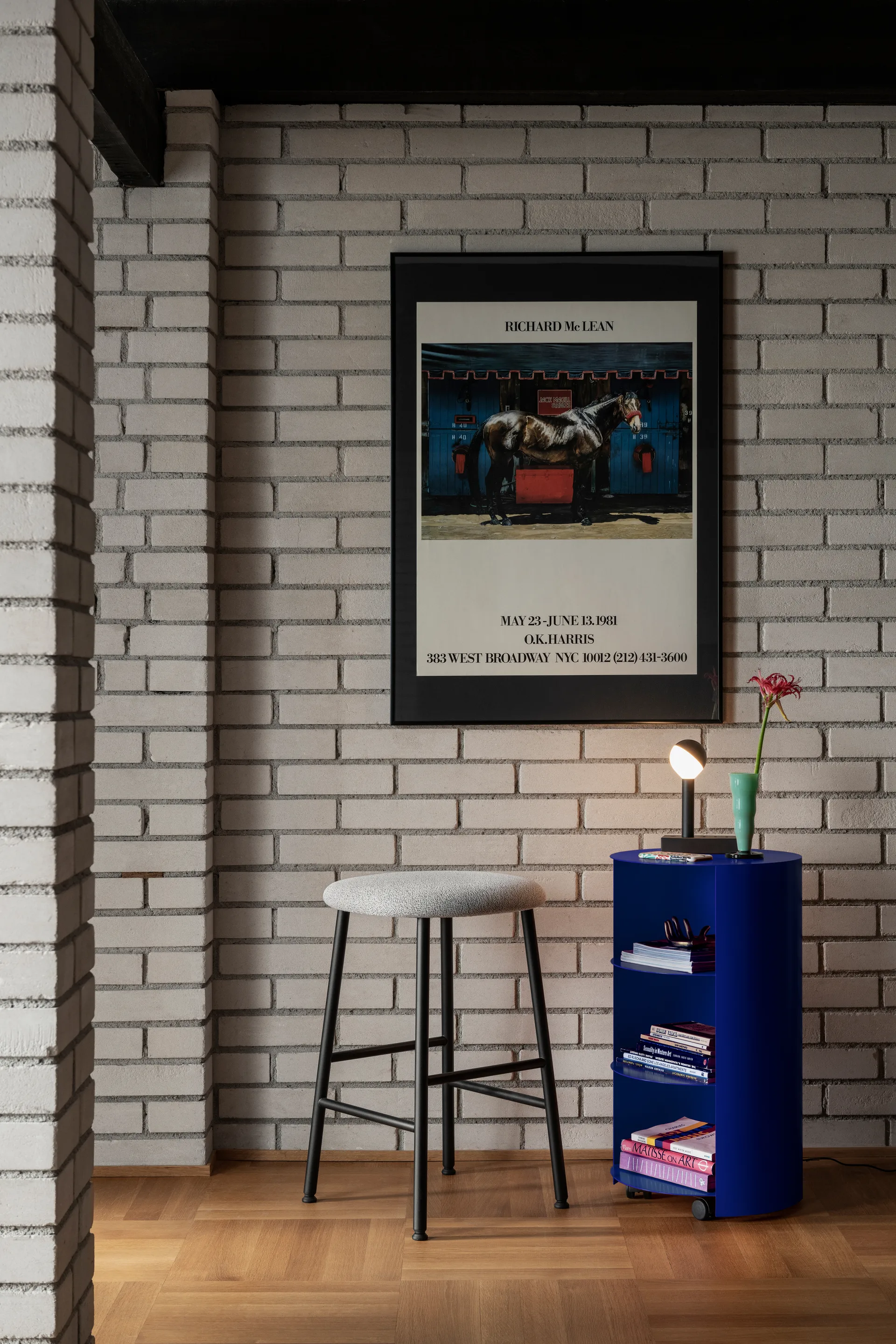 Hide piedestal Ø38x68 cm, Ultramarine blue textured Hem