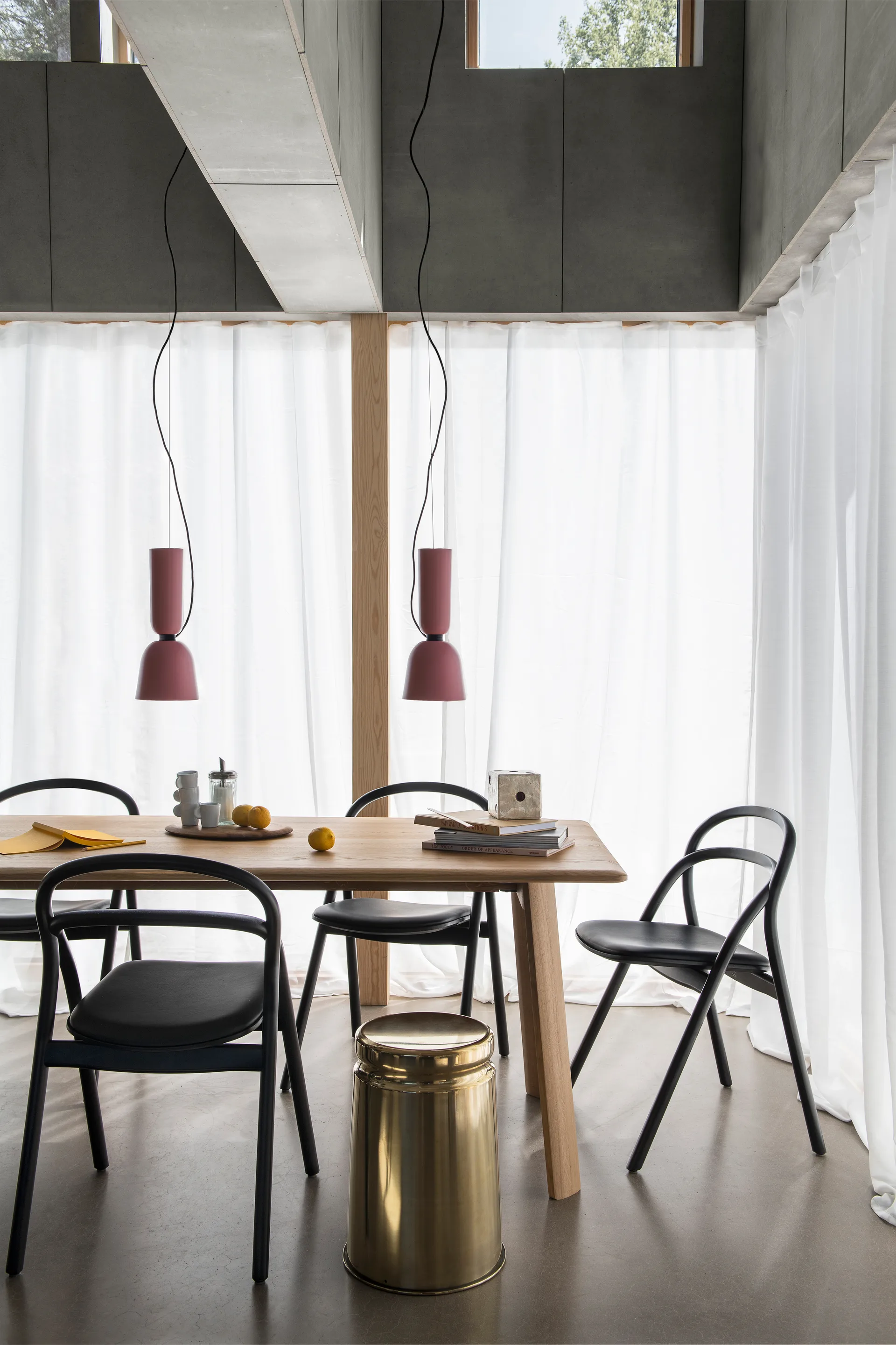 Last skammel Ø32x44 cm, Brass Hem