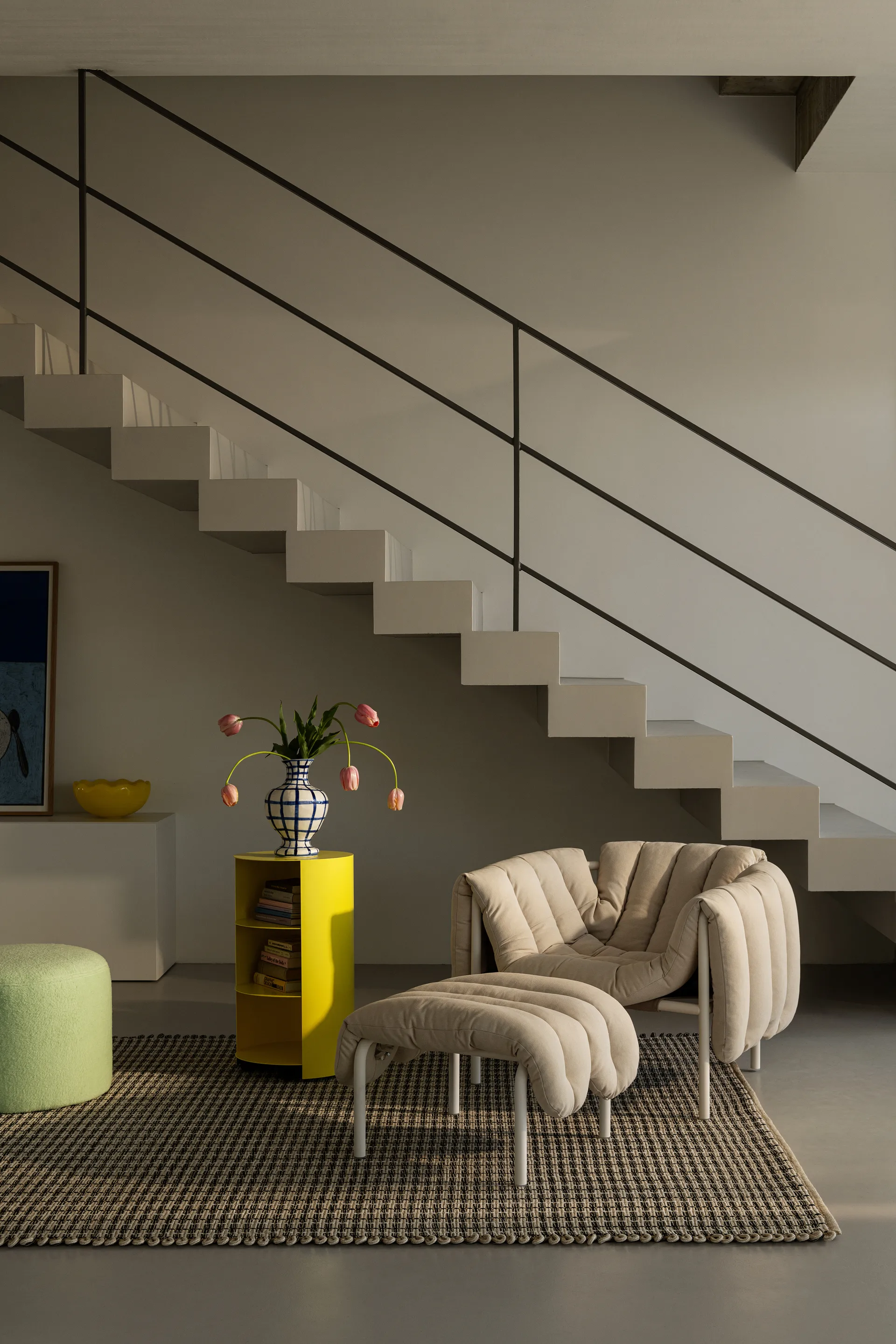 Puffy loungelænestol + ottoman, Sawdust-cream Hem