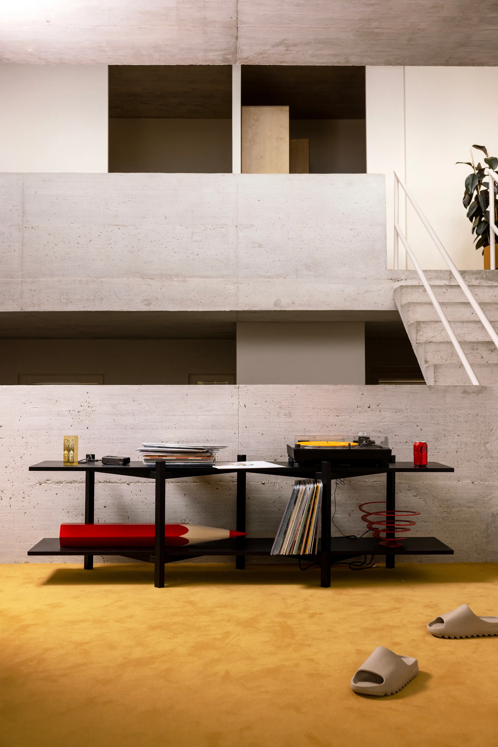 Zig Zag hylde Media 194x57 cm, Black Hem