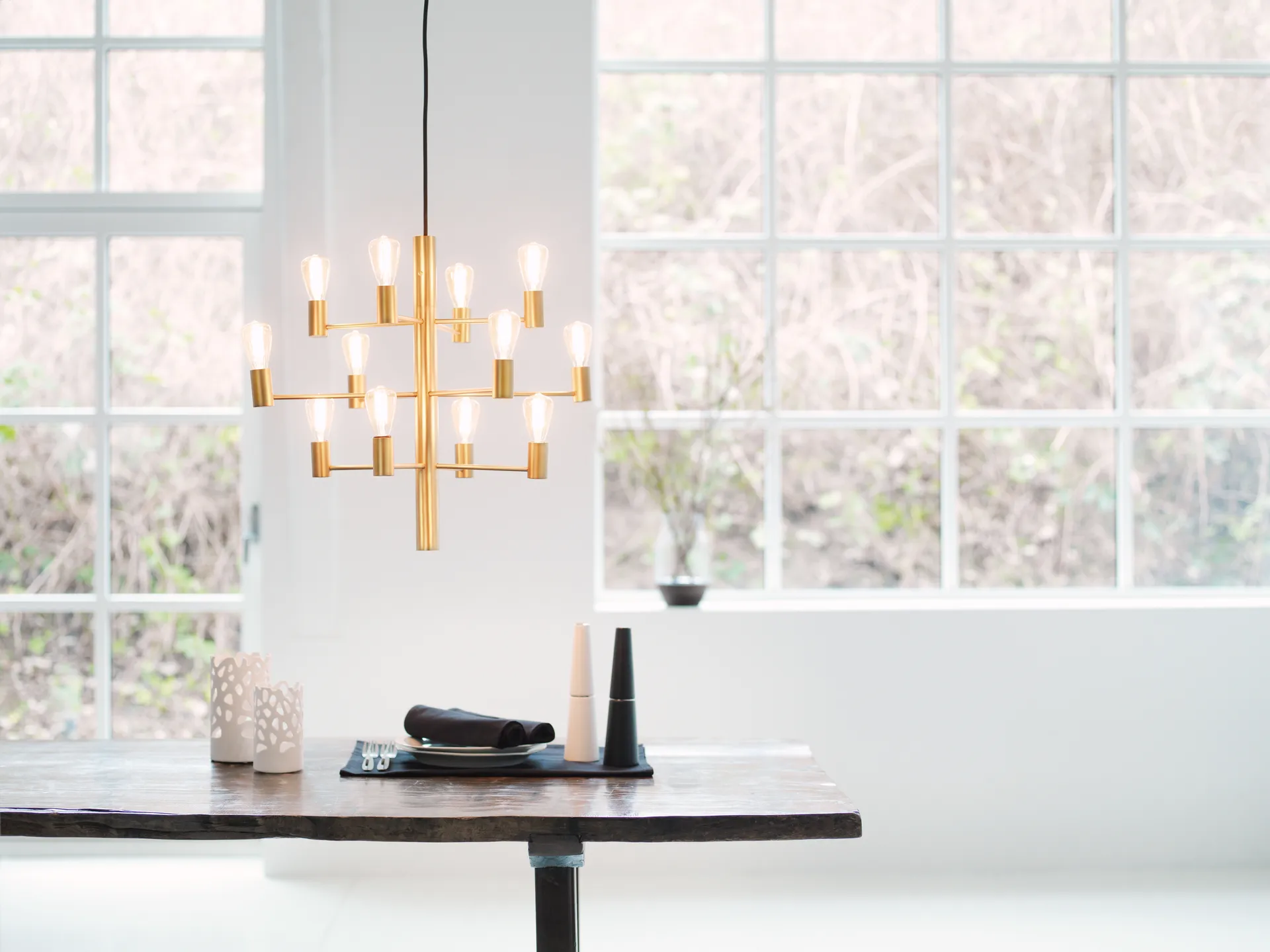 Manola 12 lysekrone, Satin brass Herstal