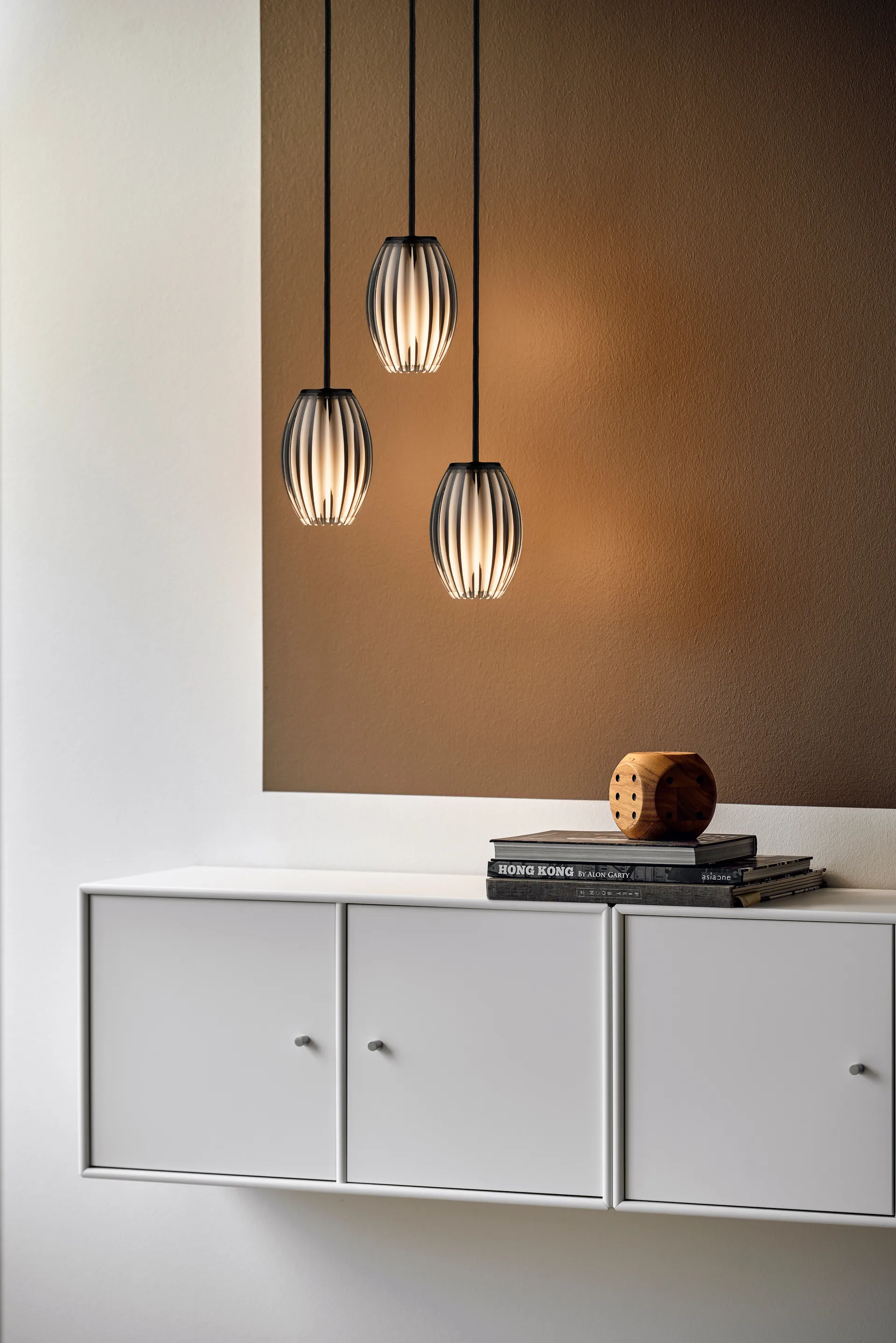 Tentacle loftslampe medium, Sort/Røgfarvet Herstal