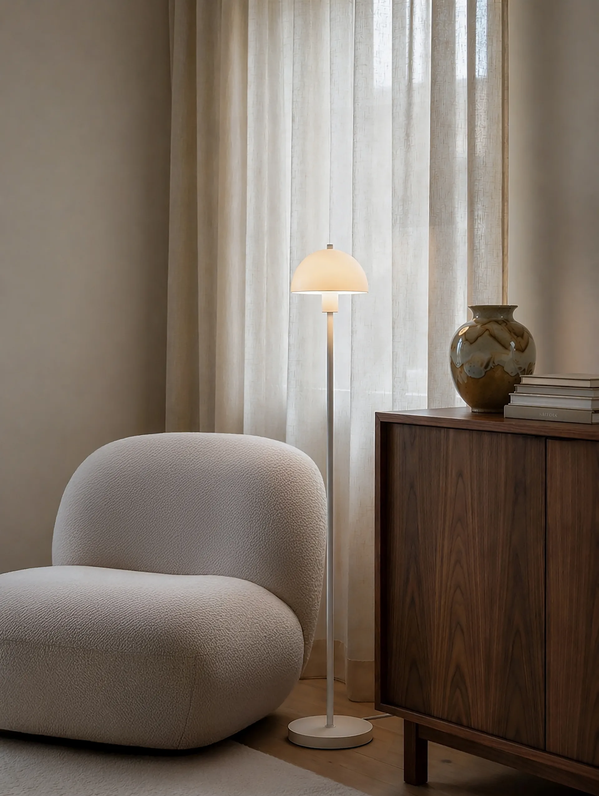 Vienda gulvlampe, Hvid/Opalglas Herstal