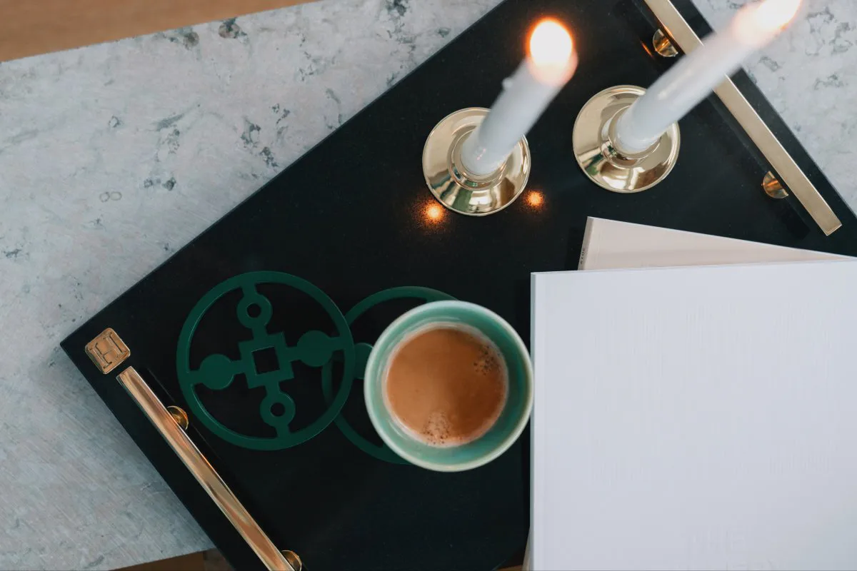 Basso lav lysestage, Solid messing Hilke Collection