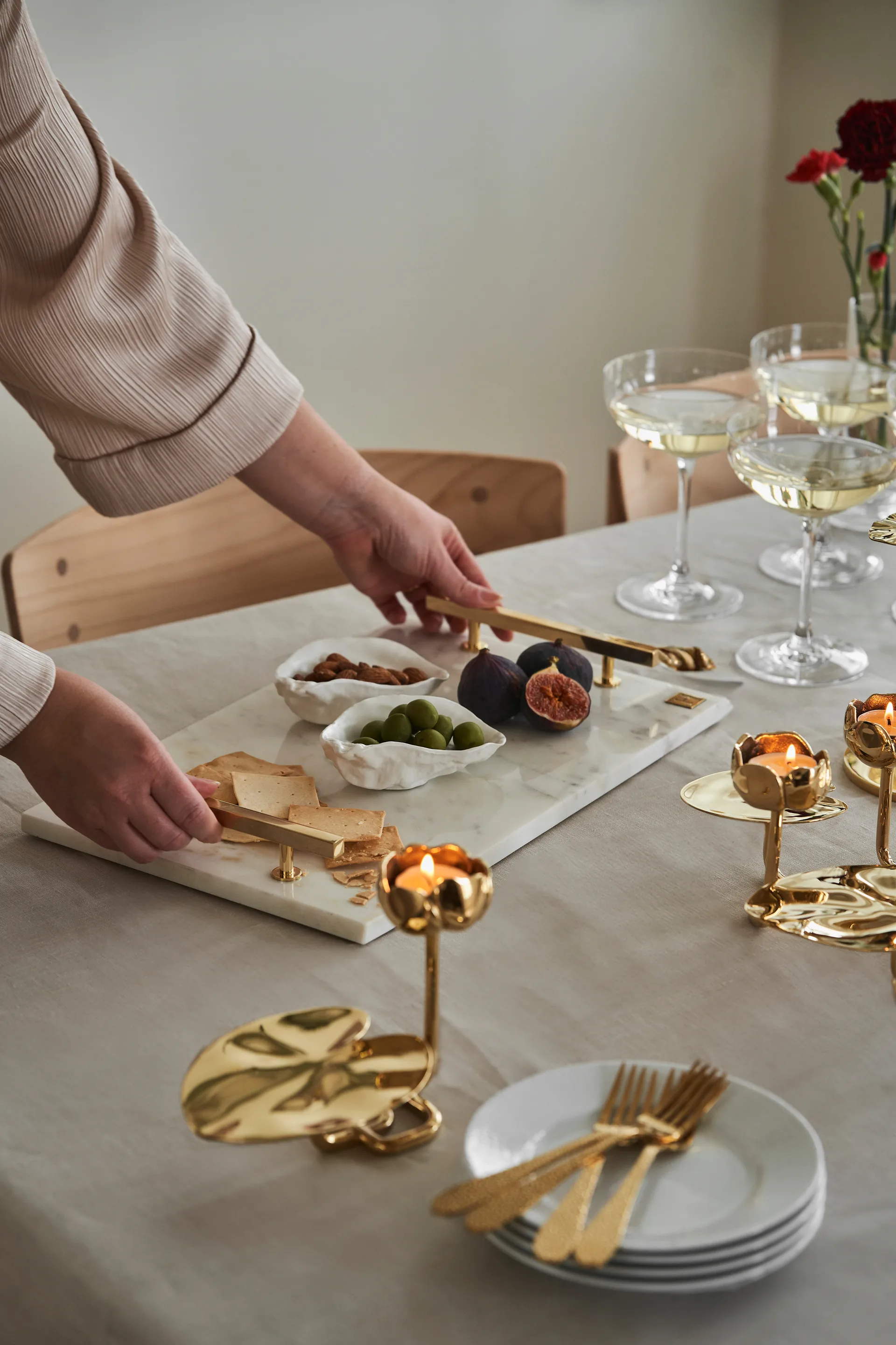 Hilke Collection bakke 40,5x25,5 cm, Hvid marmor/Solid messing Hilke Collection