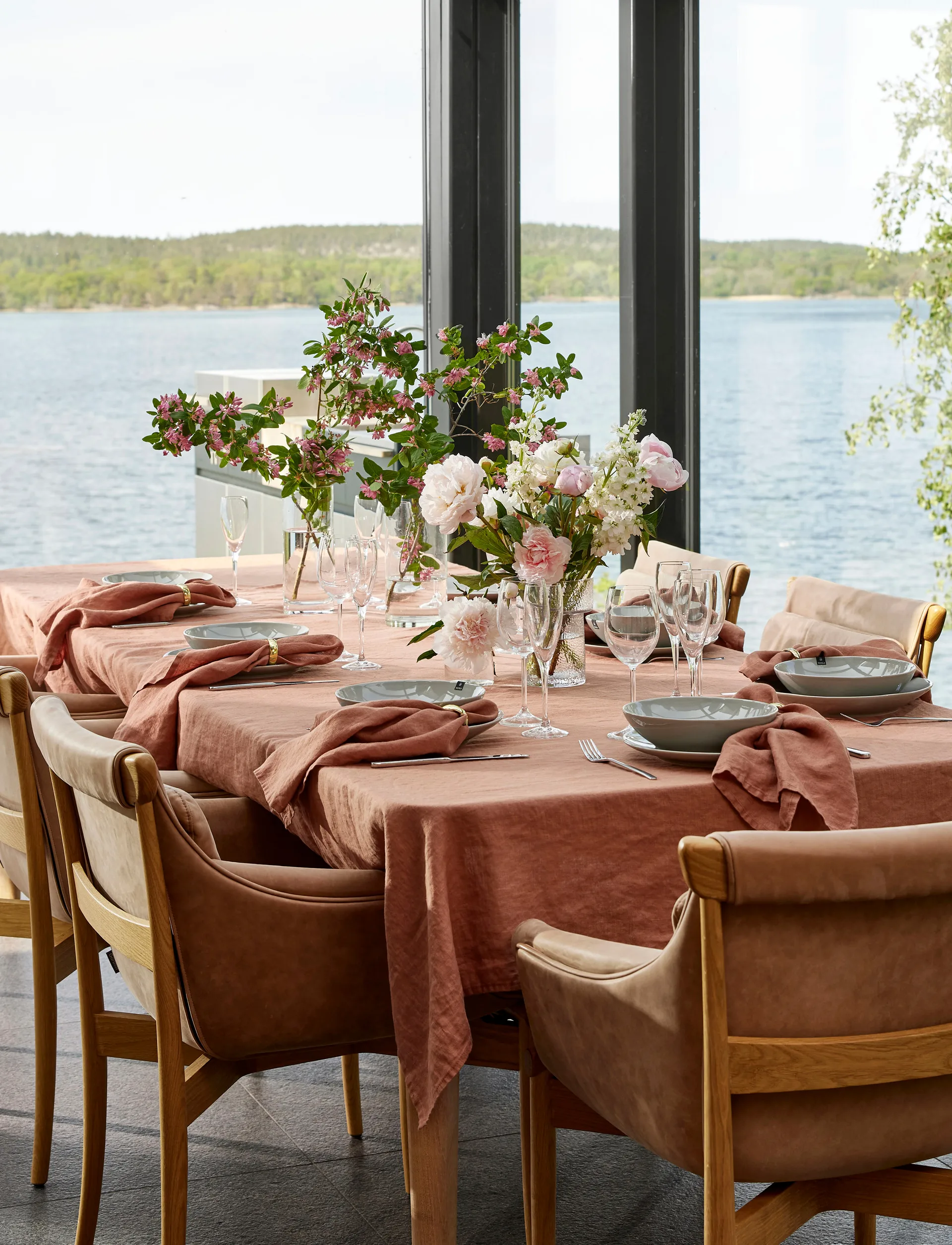 Sunshine dug, Grounded, 145x330 cm Himla