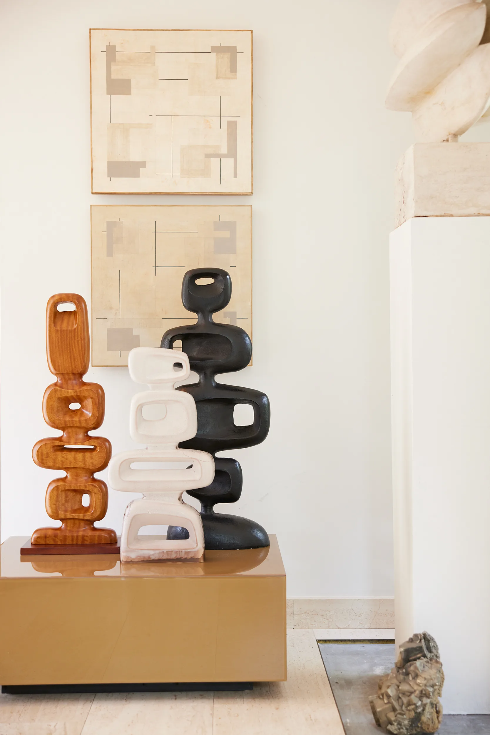 Ceramic sculpture 57 cm, Reactive brown HKliving