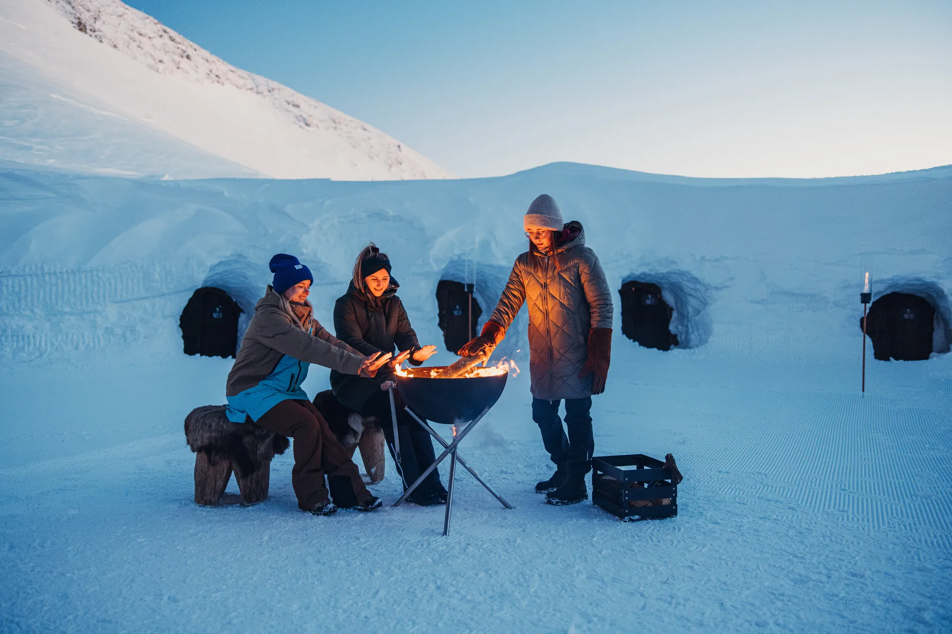 BOWL 57 ildsted, Sort-sølv, tripodstativ Höfats