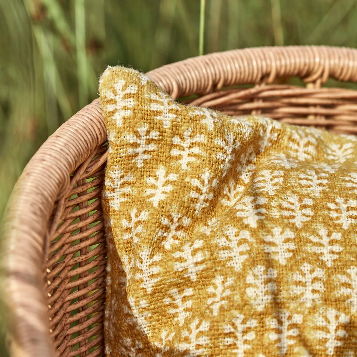 Relief pudebetræk 50x50 cm, Gul House Doctor