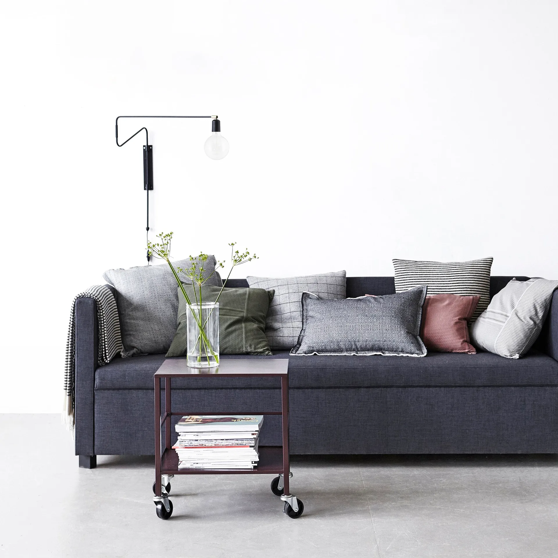 Swing væglampe sort, stor, 70 cm House Doctor